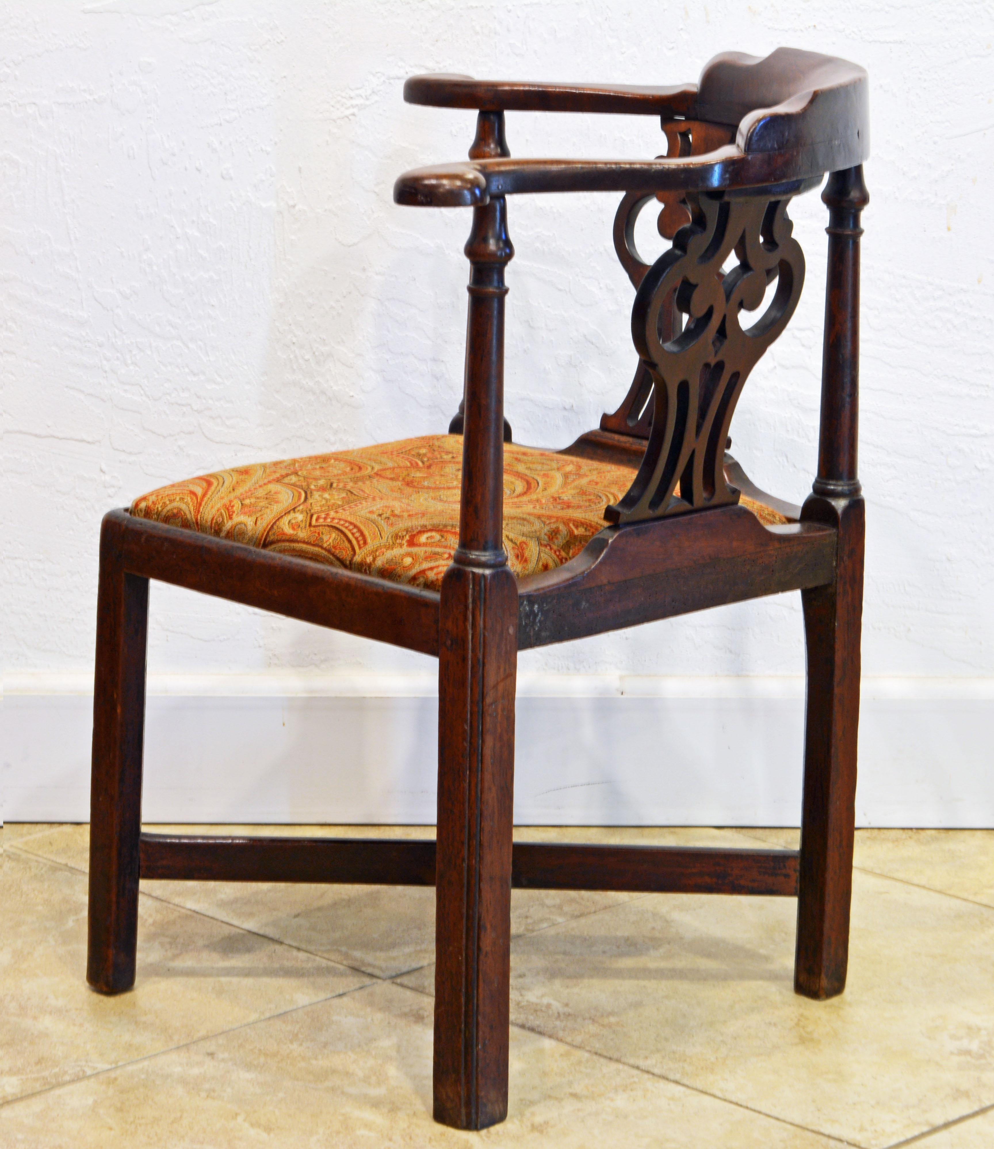 Hand-Carved English George III Chippendale Carved Mahogany Corner Chair, Late 18th Century