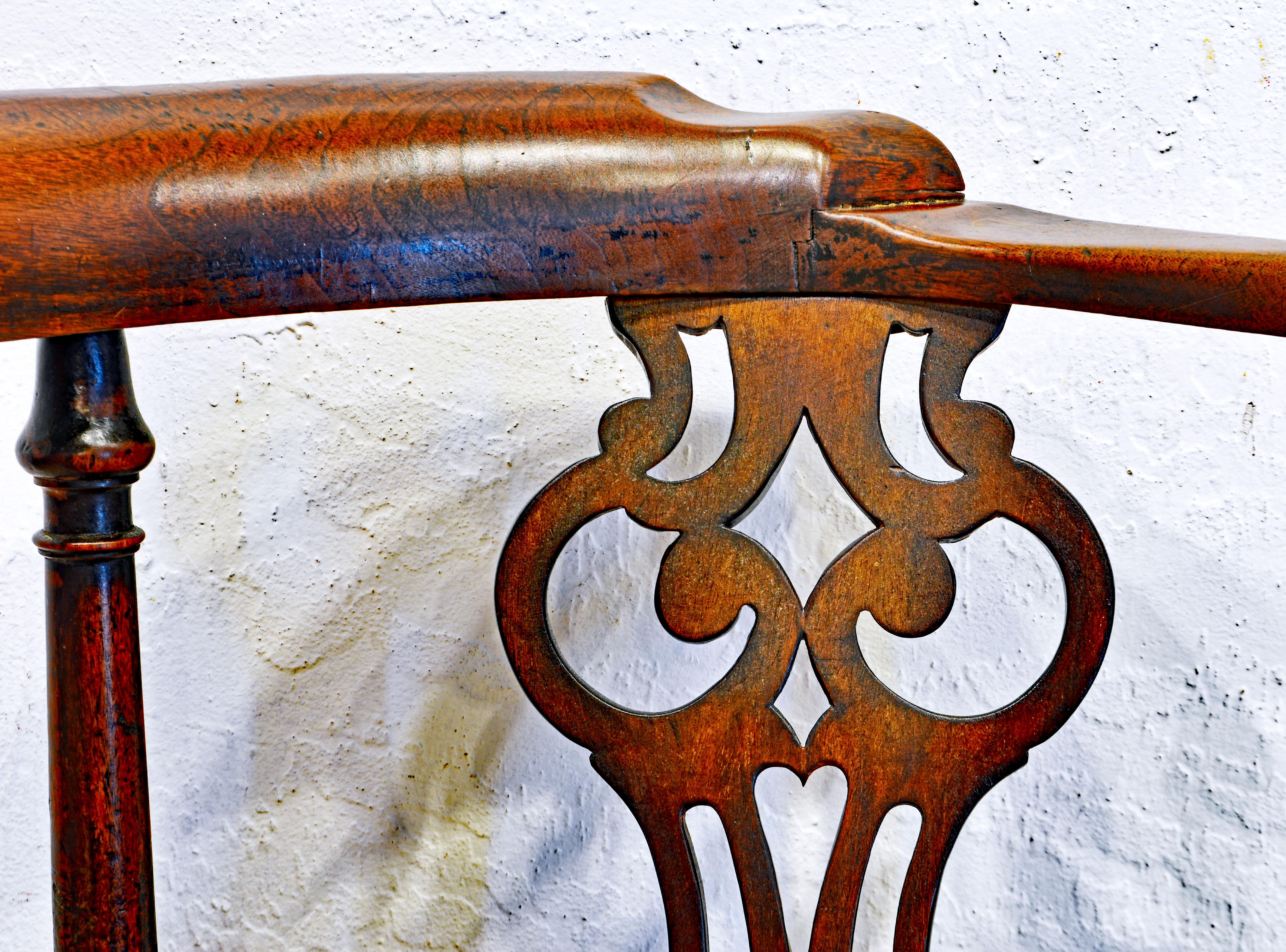 English George III Chippendale Carved Mahogany Corner Chair, Late 18th Century 1