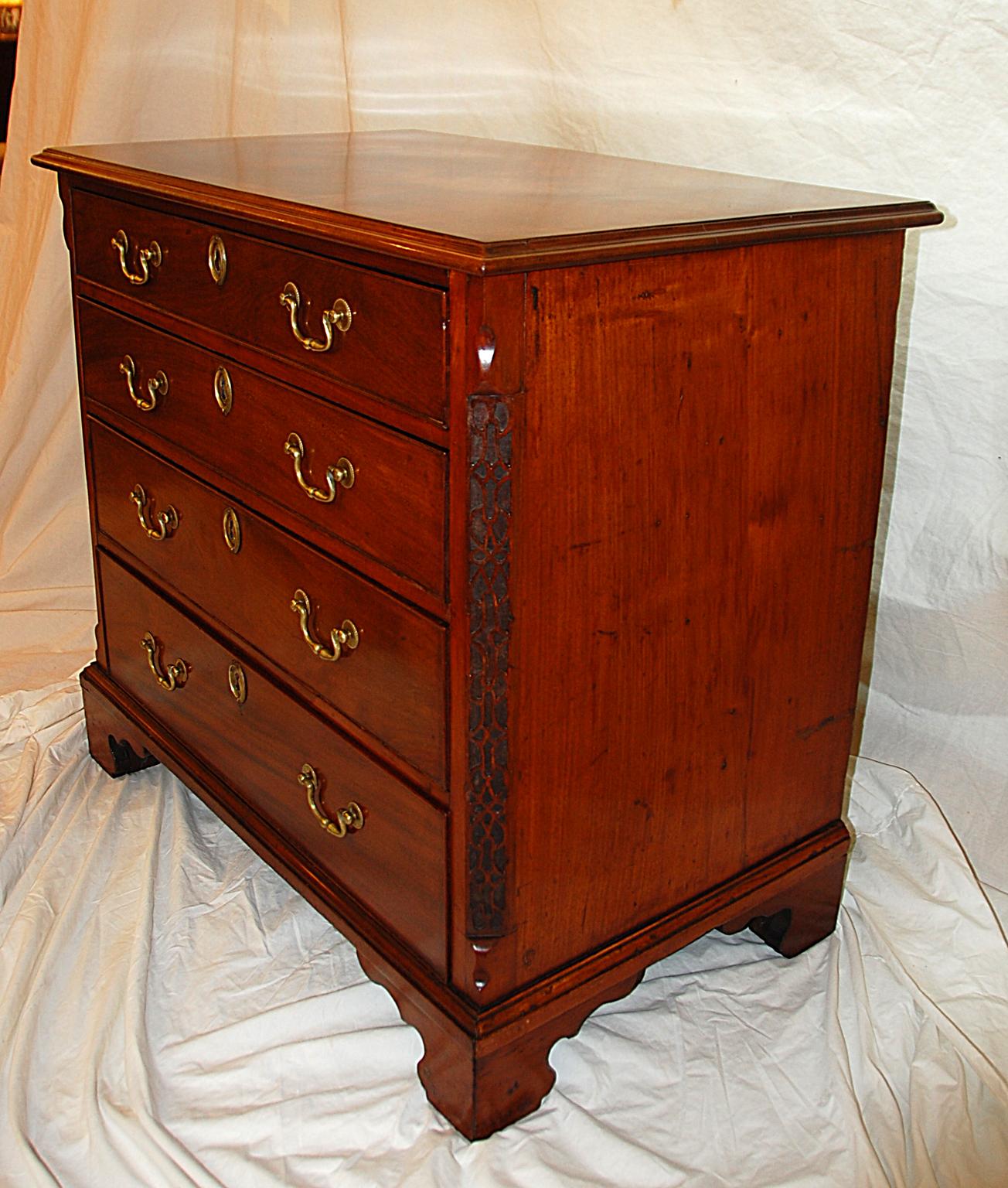 English George III Chippendale Mahogany Chest of Drawers Carved Blind Fretwork In Good Condition In Wells, ME