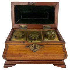 Scatola da tè in mogano con intarsi in stile Chippendale dell'epoca di Giorgio III