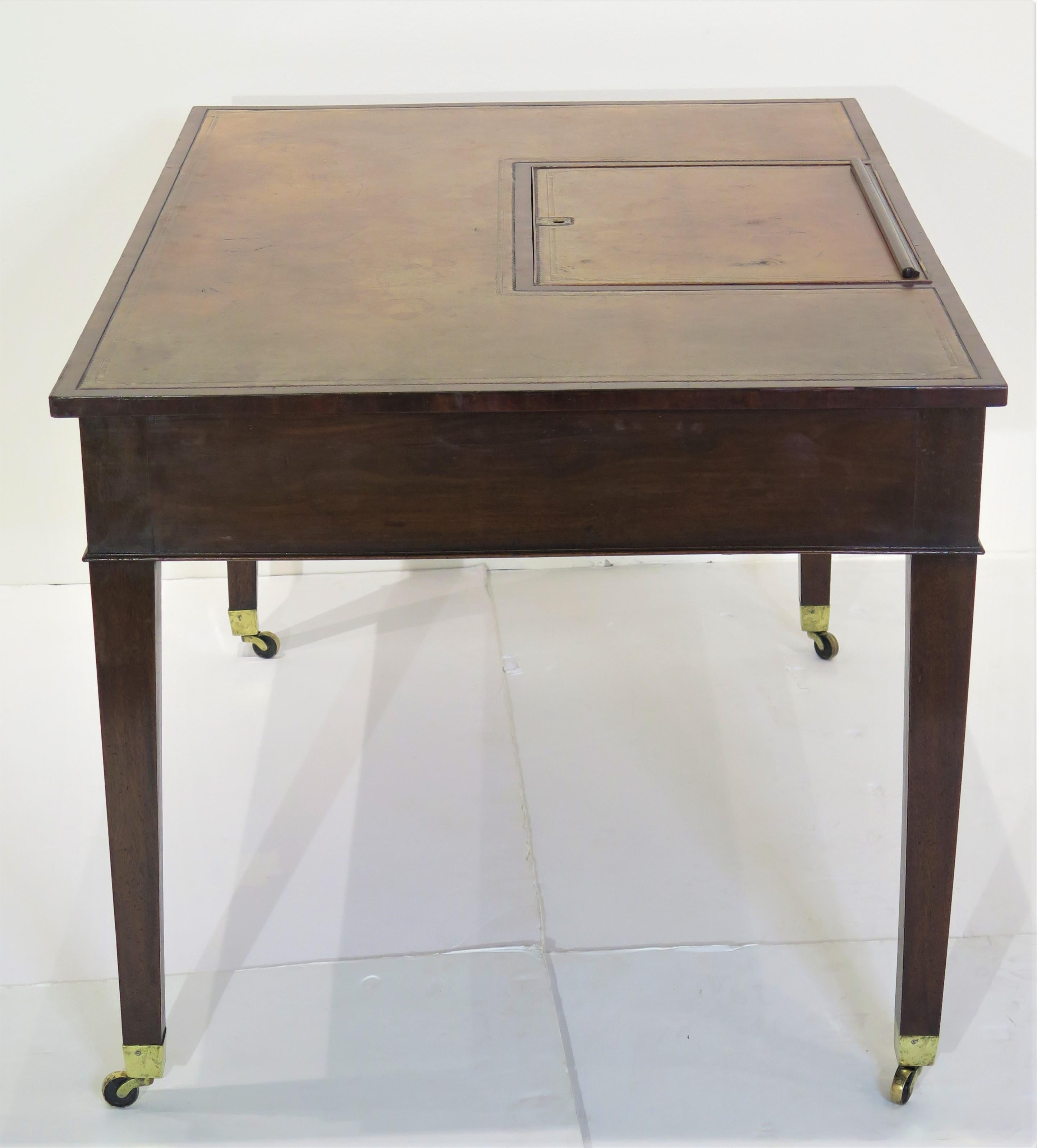 Table de bibliothèque réglable en acajou de style Chippendale anglais George III Bon état - En vente à Dallas, TX