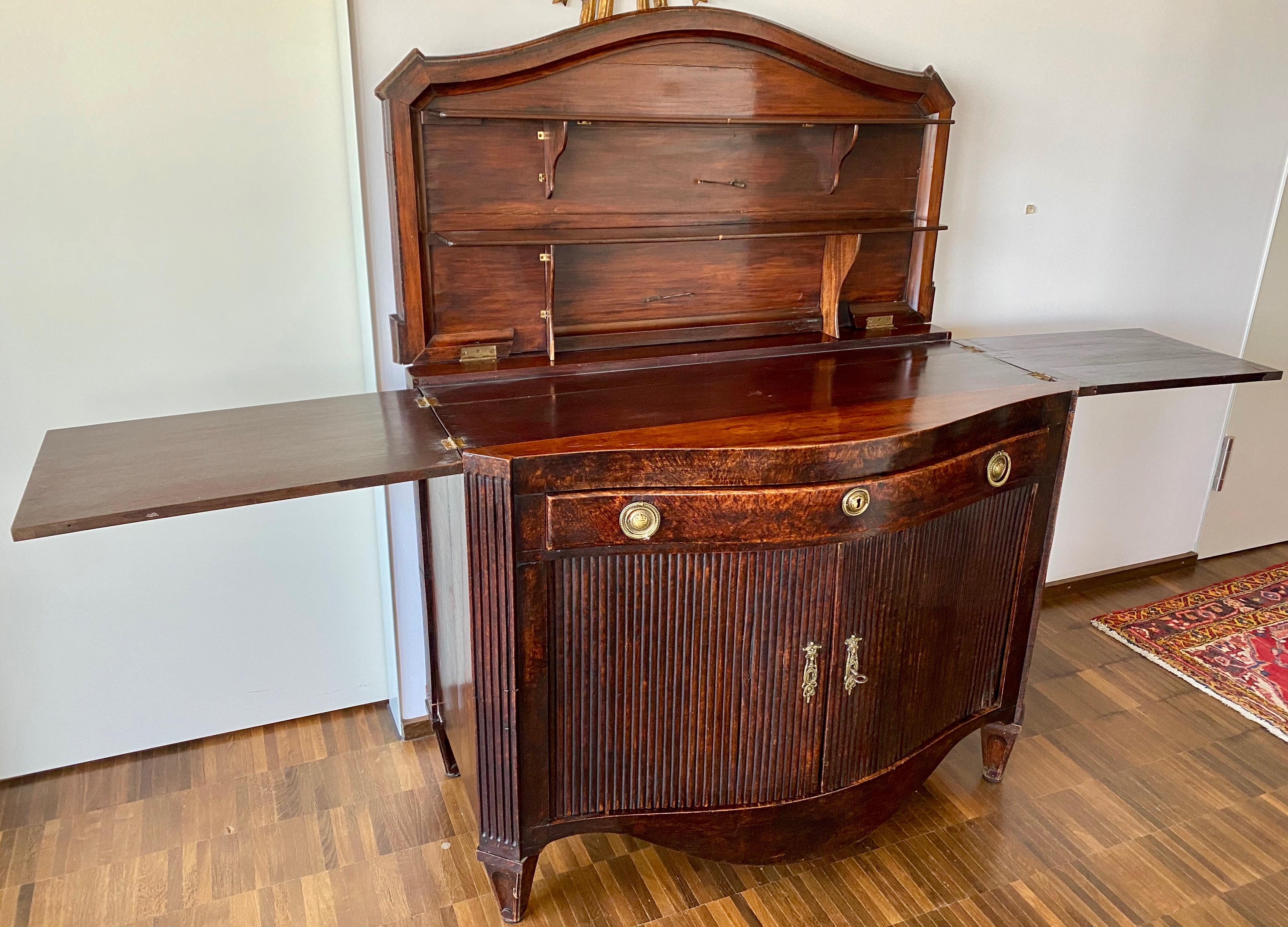 Olandese Commode/sideboard in radica di noce olandese, fine del XVIII secolo in vendita
