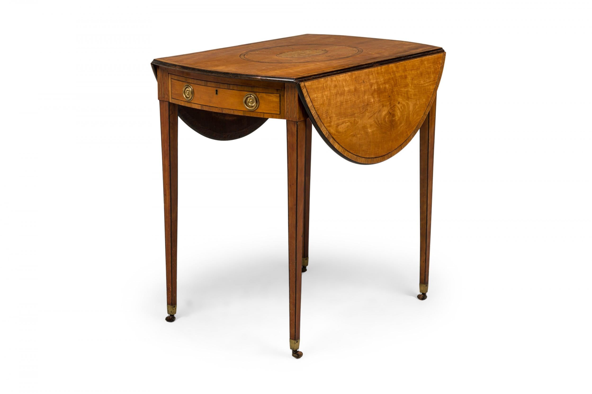 Incrusté Table Pembroke ovale en marqueterie de George III à abattant en vente