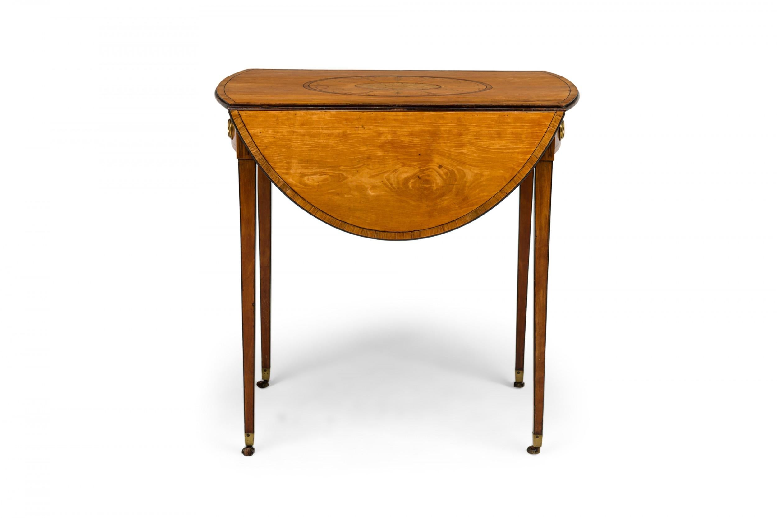 Table Pembroke ovale en marqueterie de George III à abattant Bon état - En vente à Queens, NY