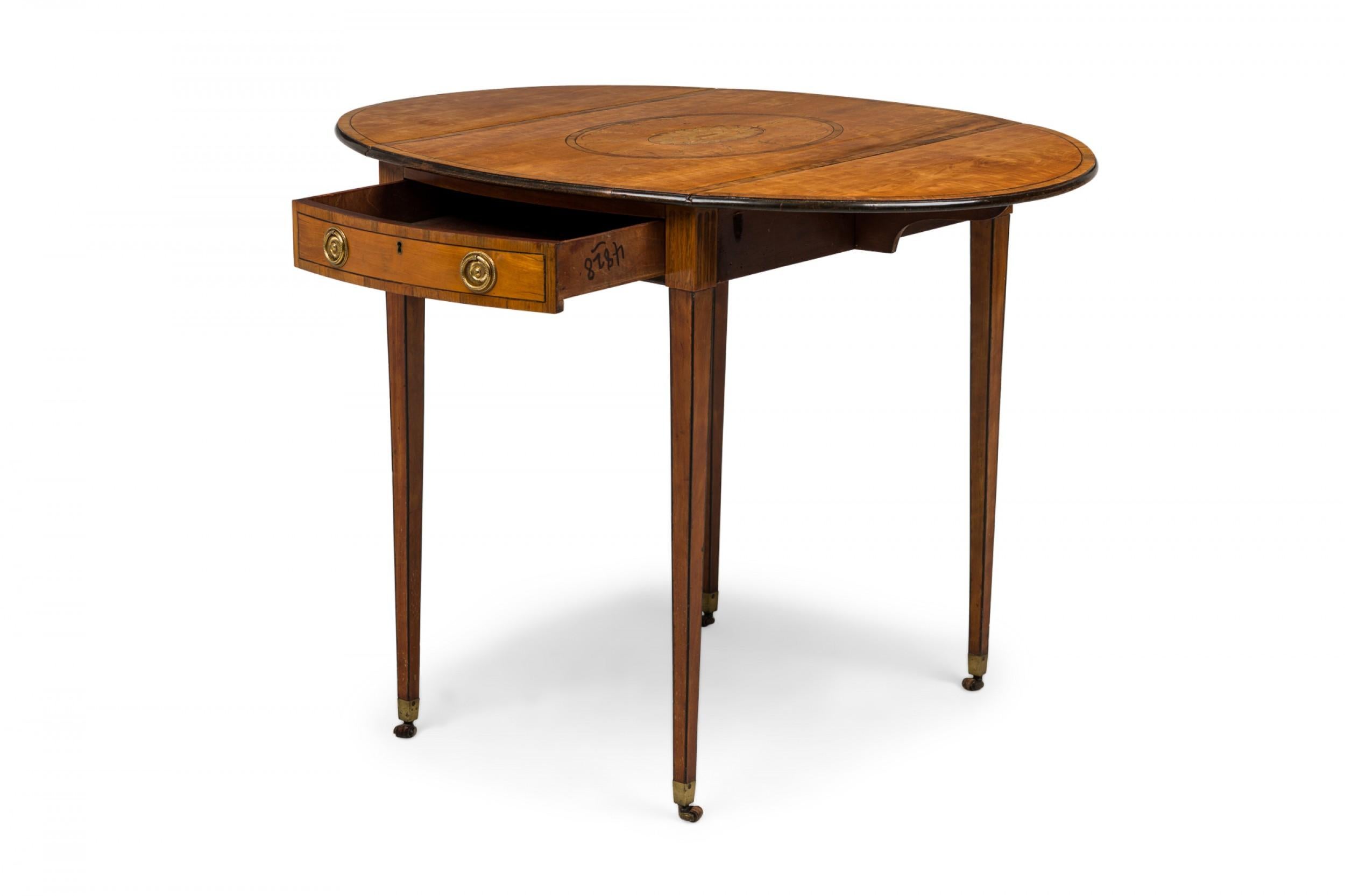 XVIIIe siècle et antérieur Table Pembroke ovale en marqueterie de George III à abattant en vente