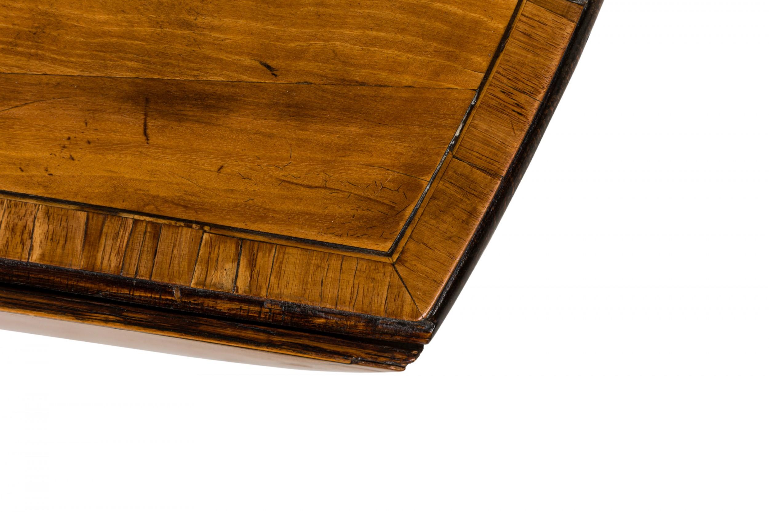 Table Pembroke ovale en marqueterie de George III à abattant en vente 1