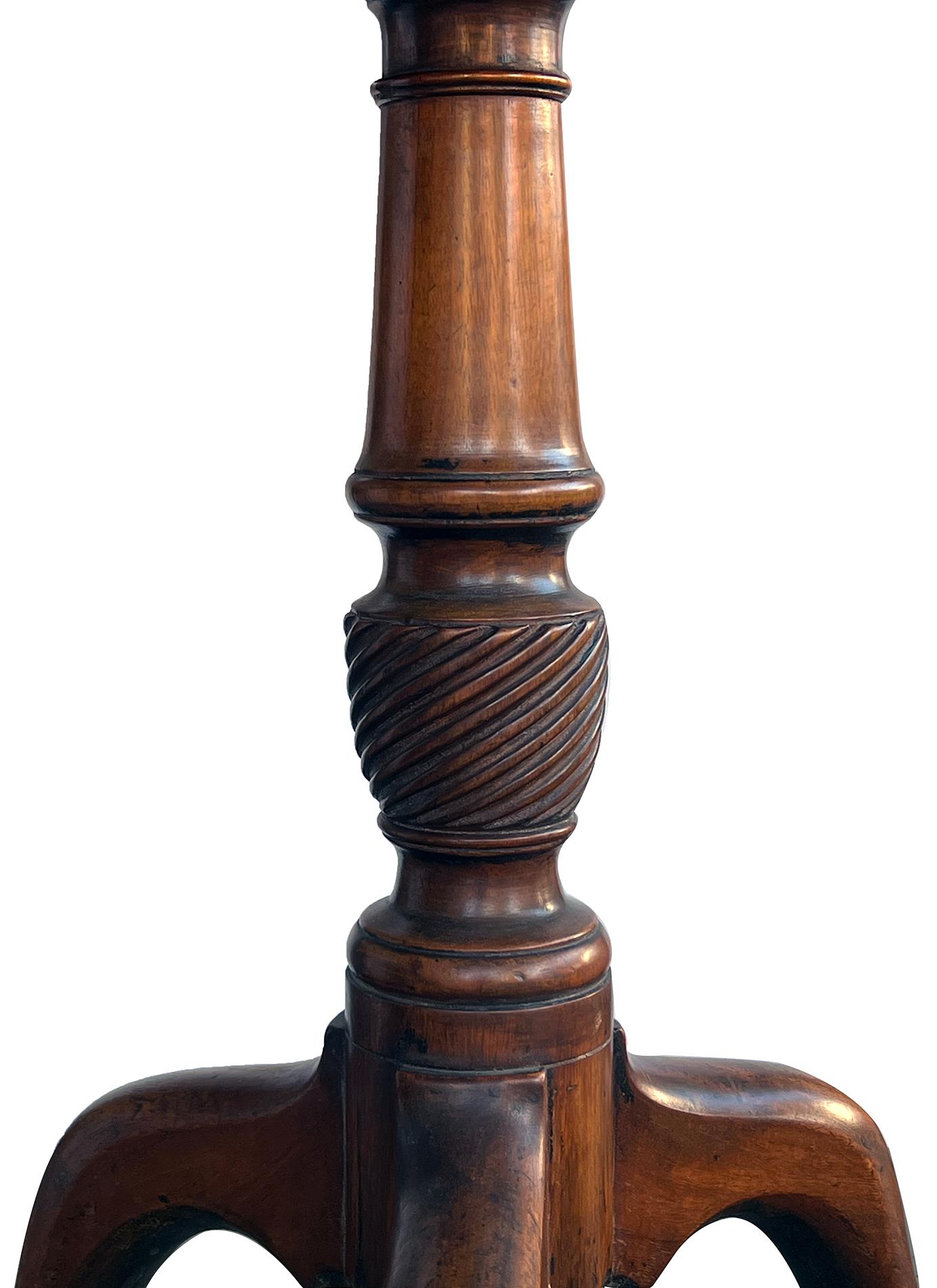 18th Century English George III Hand Carved Walnut Tripod Tilt-Top Supper/Tea Table For Sale