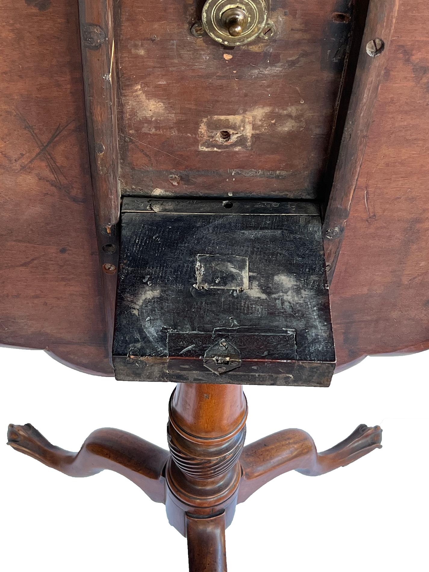 English George III Hand Carved Walnut Tripod Tilt-Top Supper/Tea Table For Sale 2