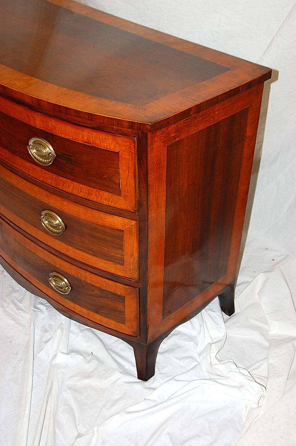 Inlay English George III Hepplewhite Bowfront Chest with Wide Satinwood Crossbanding