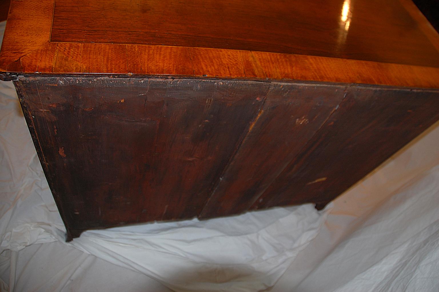 18th Century English George III Hepplewhite Bowfront Chest with Wide Satinwood Crossbanding