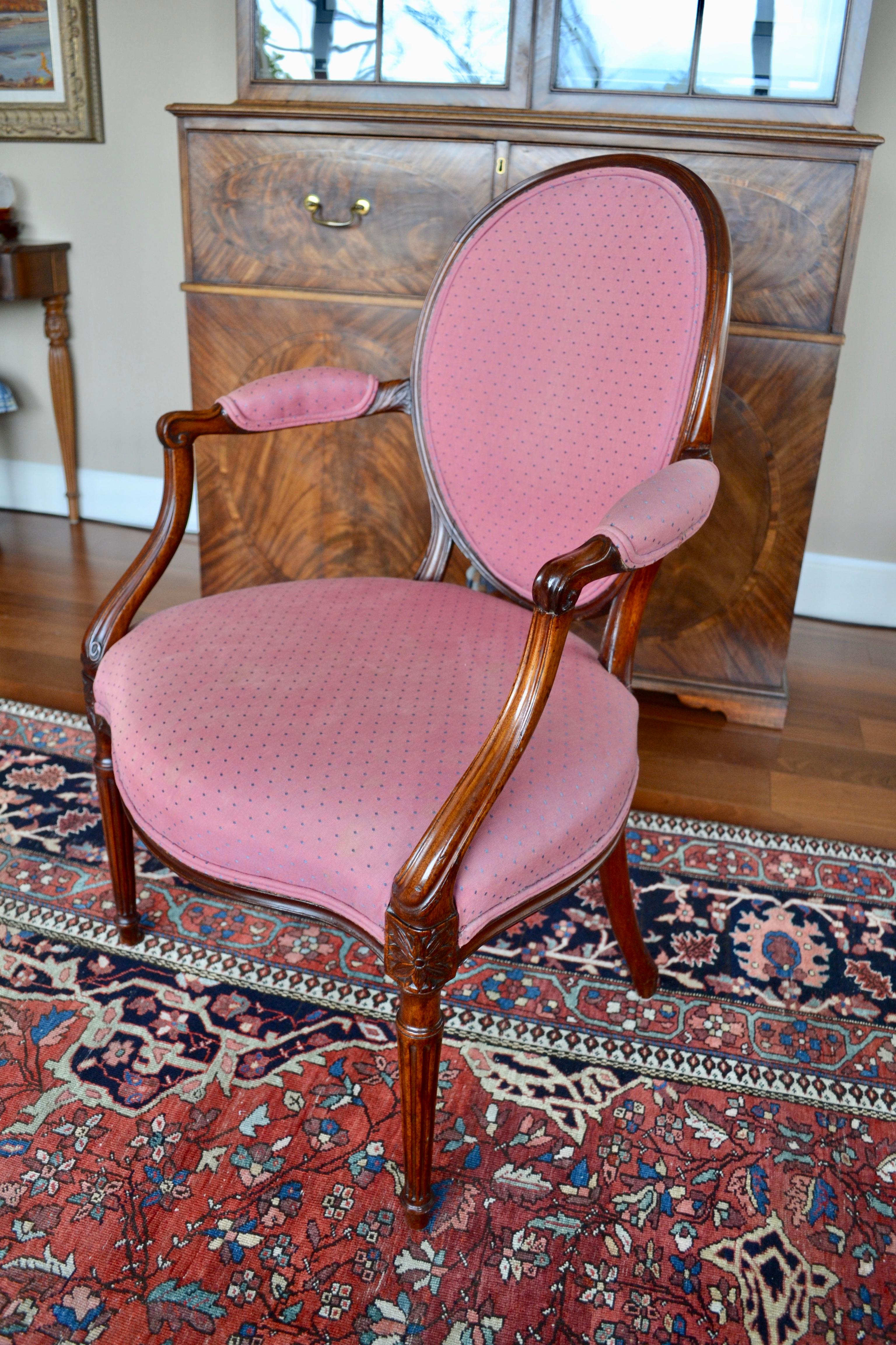 English George III Hepplewhite Style Oval-Backed Mahogany Armchair In Good Condition In Vancouver, British Columbia