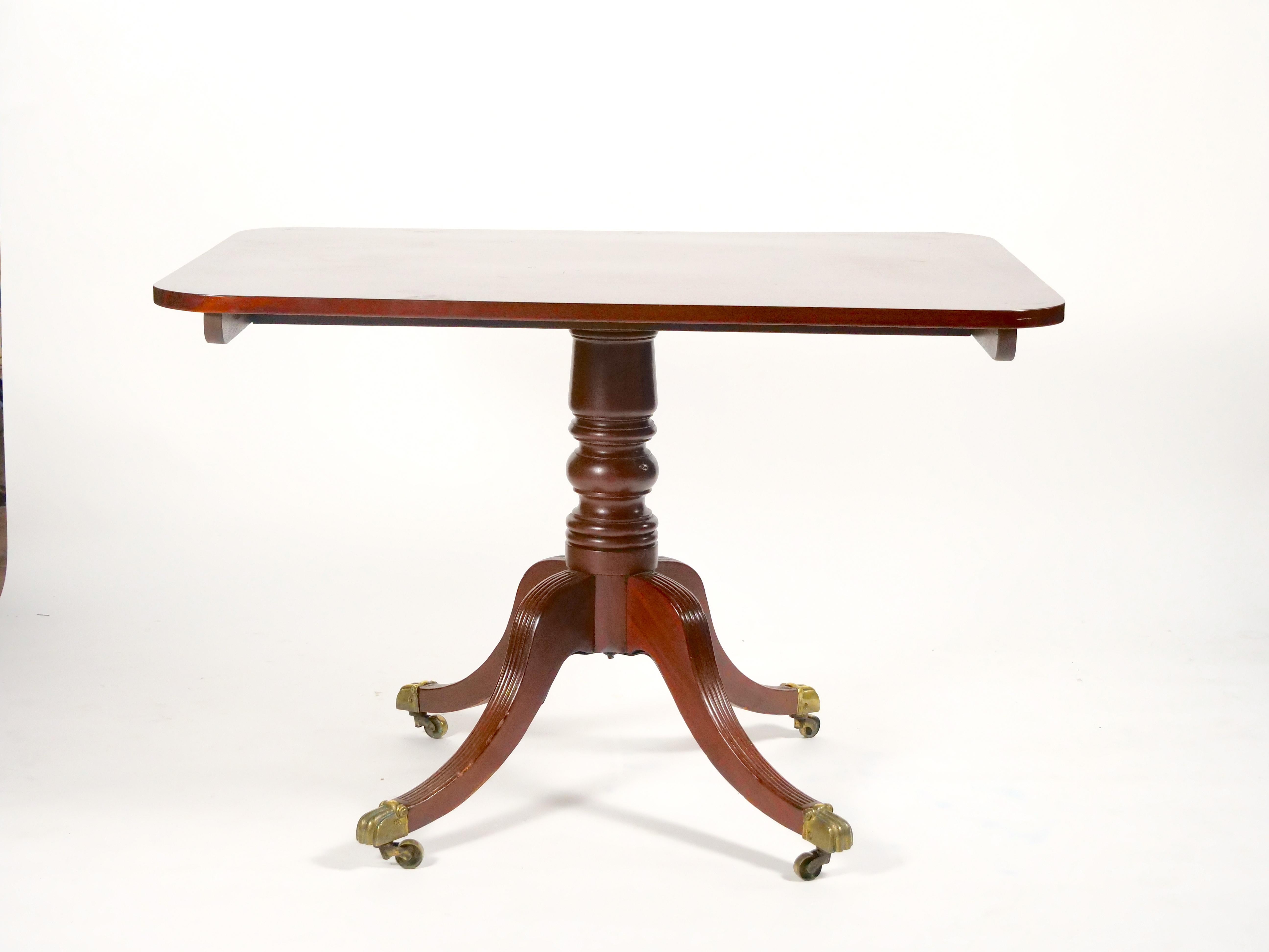English George III Inlay Mahogany Wood Breakfast Tilt Top Table In Good Condition In Tarry Town, NY