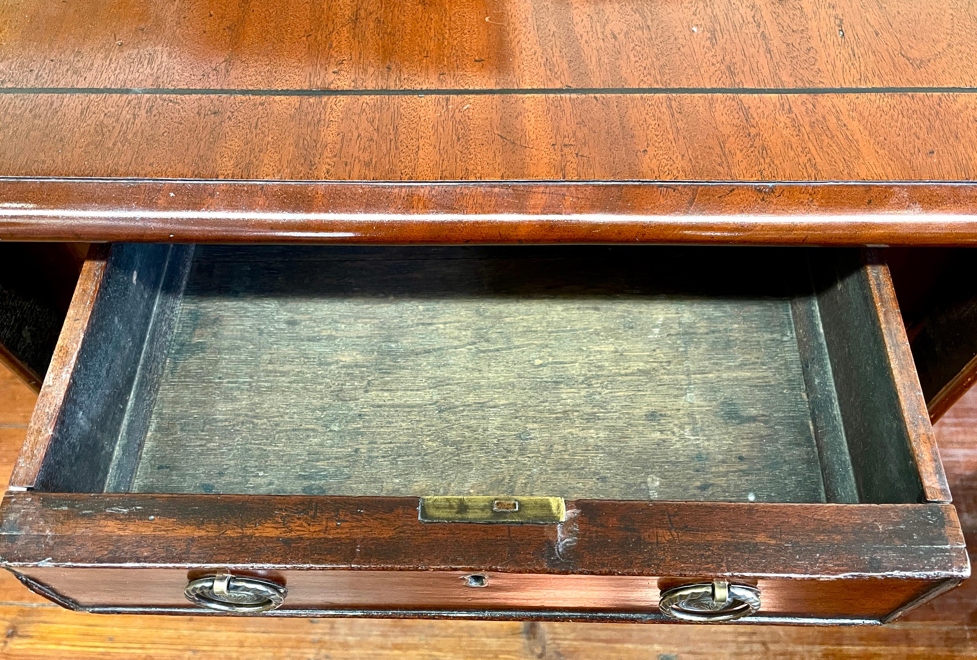 Englischer Mahagoni-Pembroke-Tisch mit Intarsien im Sheraton-Stil aus der George-III-Linie im Angebot 1