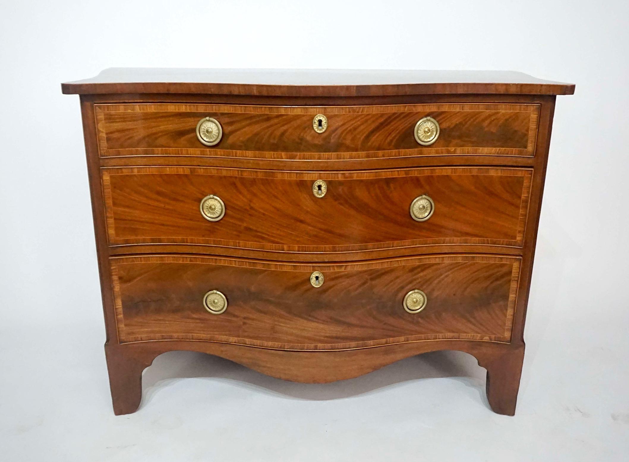 George III Mahogany, Kingwood, and Satinwood Serpentine Commode, circa 1785 In Good Condition For Sale In Kinderhook, NY