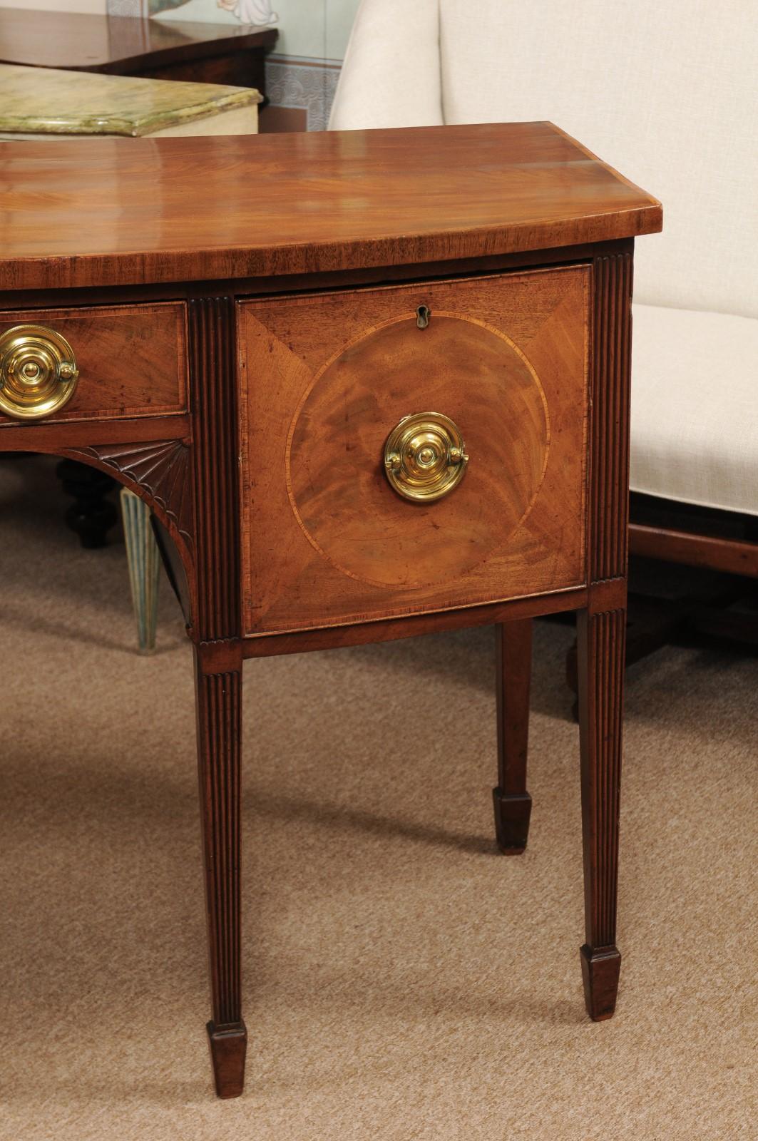 English George III Mahogany Bow-Front Inlaid Sideboard, Early 19th Century In Good Condition In Atlanta, GA