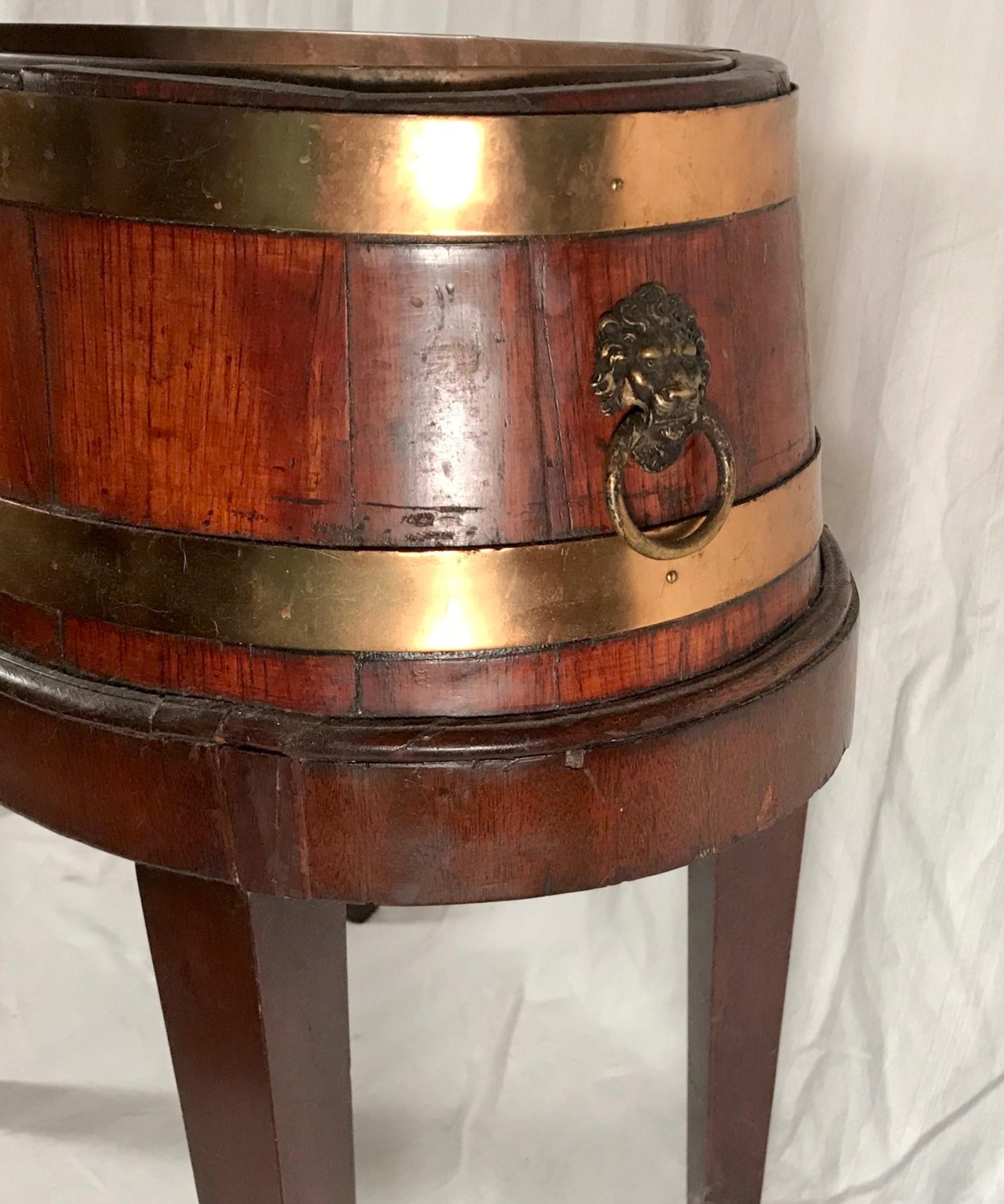 English George III Mahogany Brass Bound Cellarette on Stand In Good Condition In Vero Beach, FL