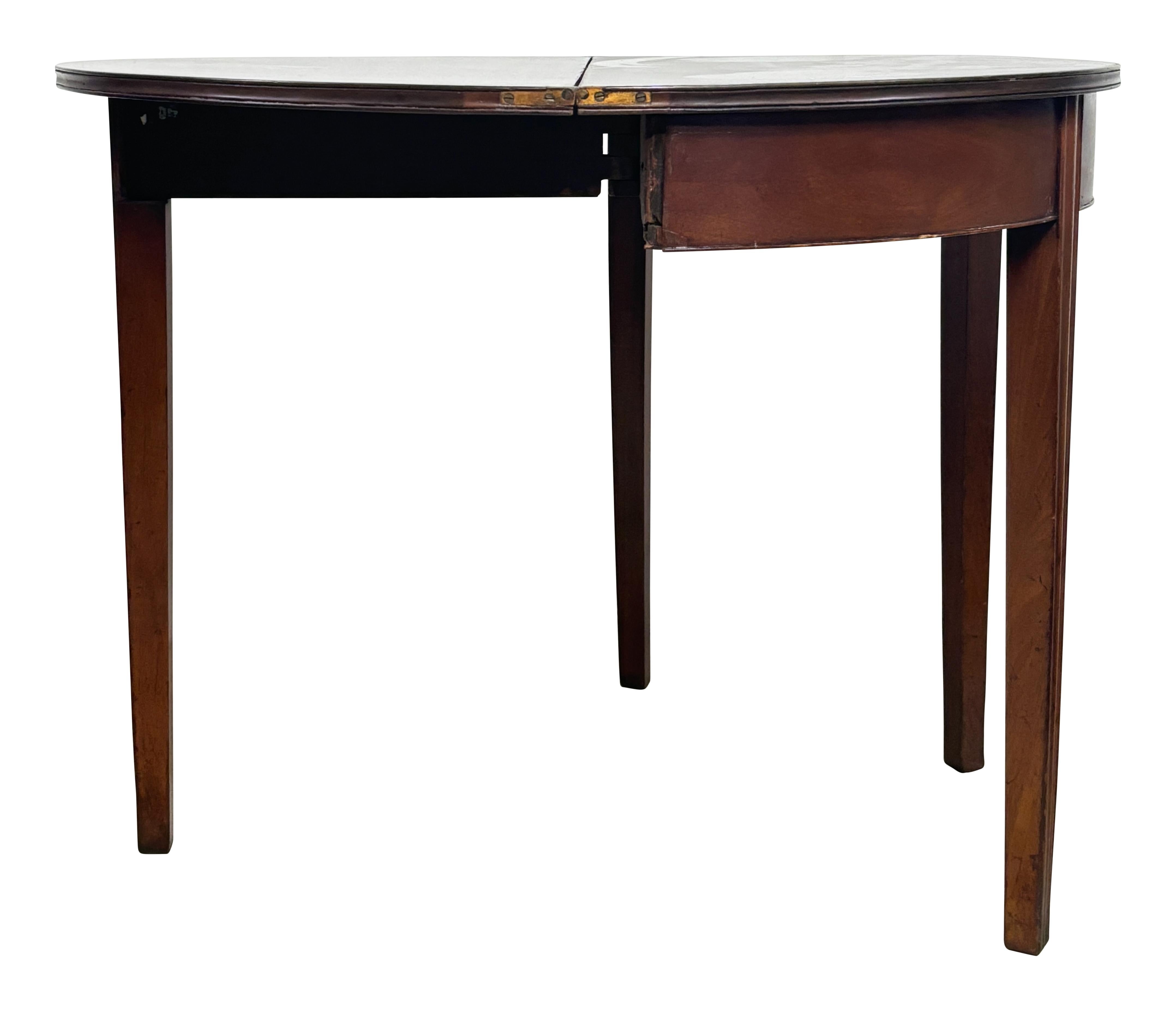English George III Mahogany Breakfast / Game Table, 18th Century For Sale 4