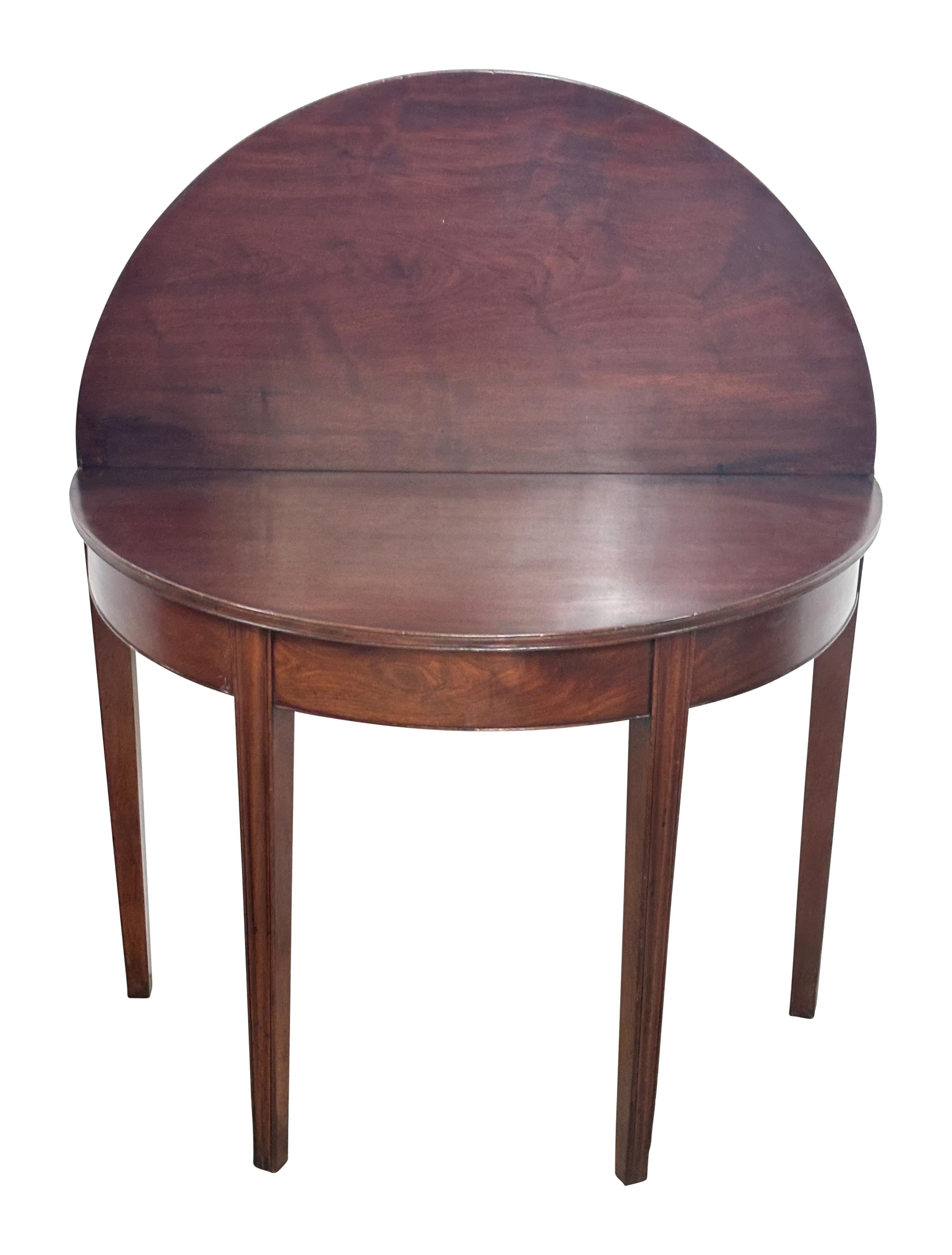 English George III Mahogany Breakfast / Game Table, 18th Century For Sale 5