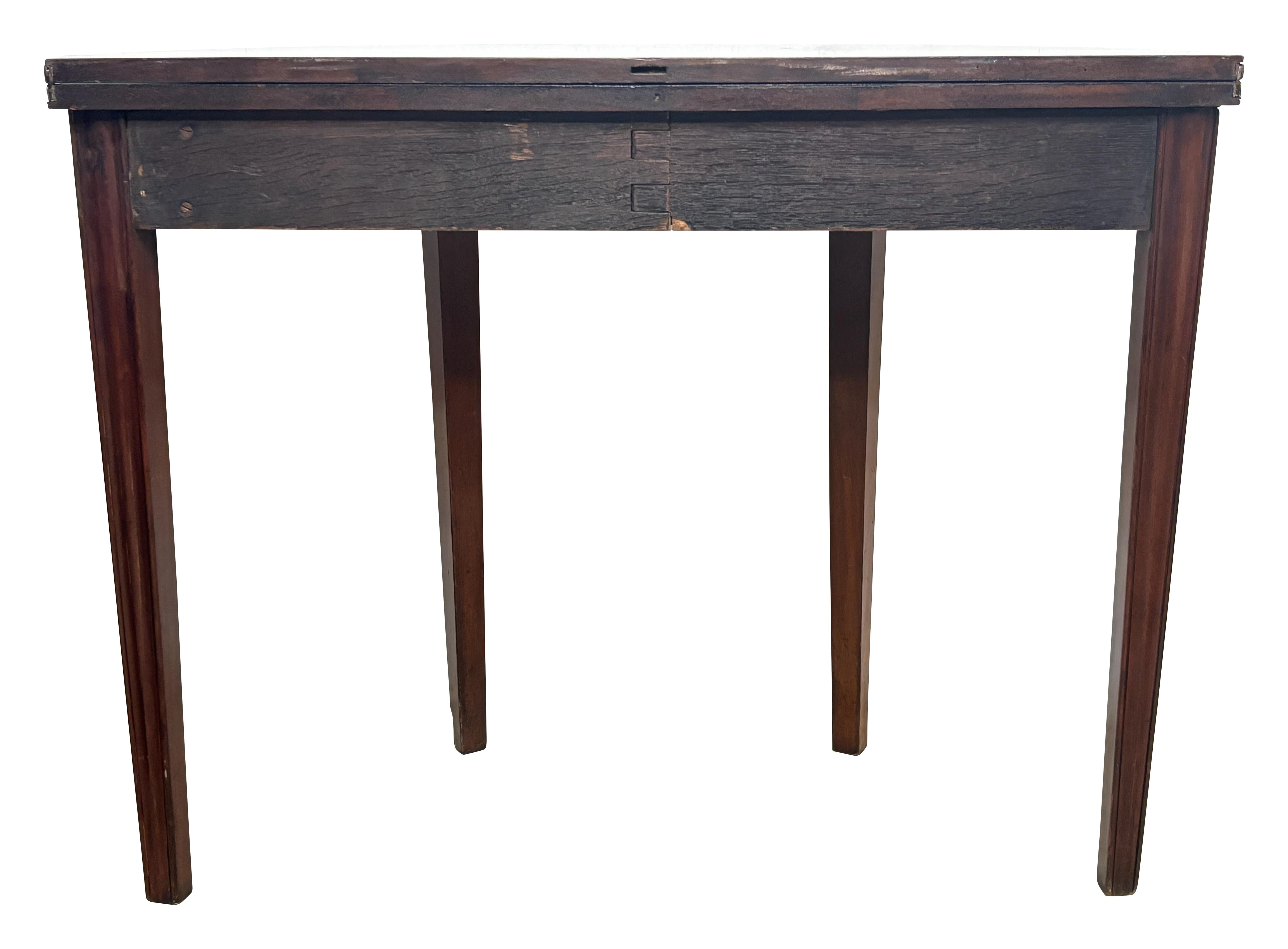 English George III Mahogany Breakfast / Game Table, 18th Century For Sale 6