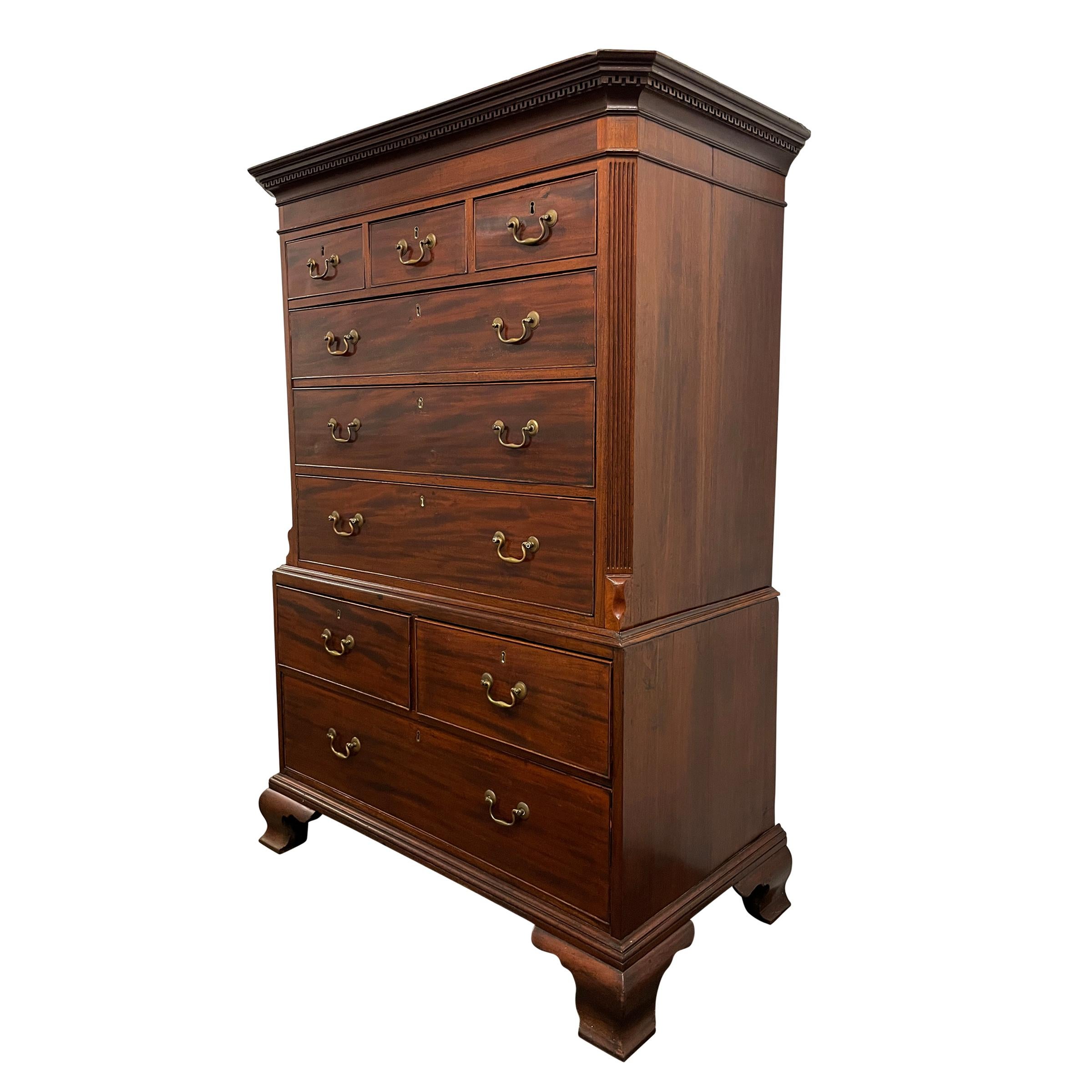 English George III Mahogany Chest on Chest In Good Condition For Sale In Chicago, IL