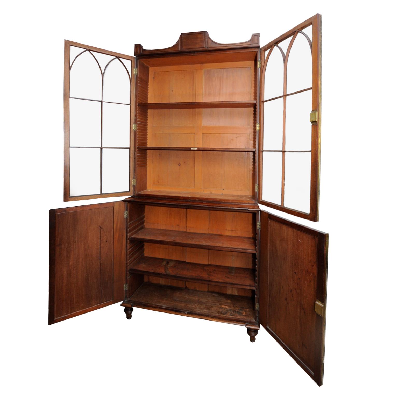 English George III Mahogany Gillows Glazed Bookcase, circa 1780 In Good Condition For Sale In Tetbury, Gloucestershire