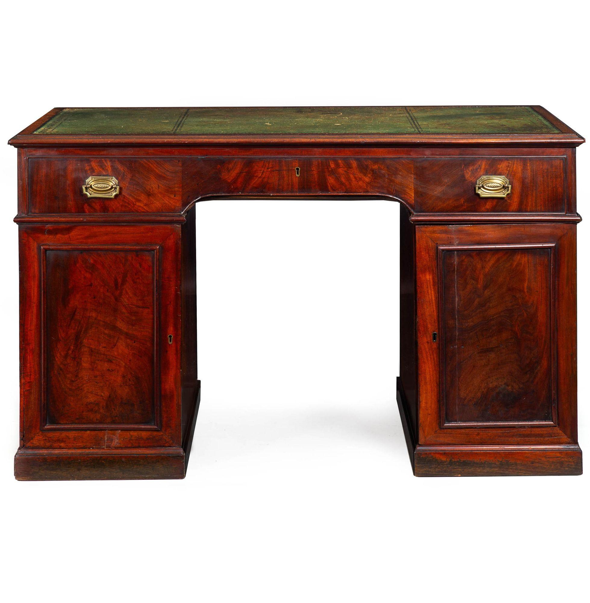 English George III Mahogany & Leather Pedestal “Rent” Writing Desk ca. 1800 In Good Condition For Sale In Shippensburg, PA