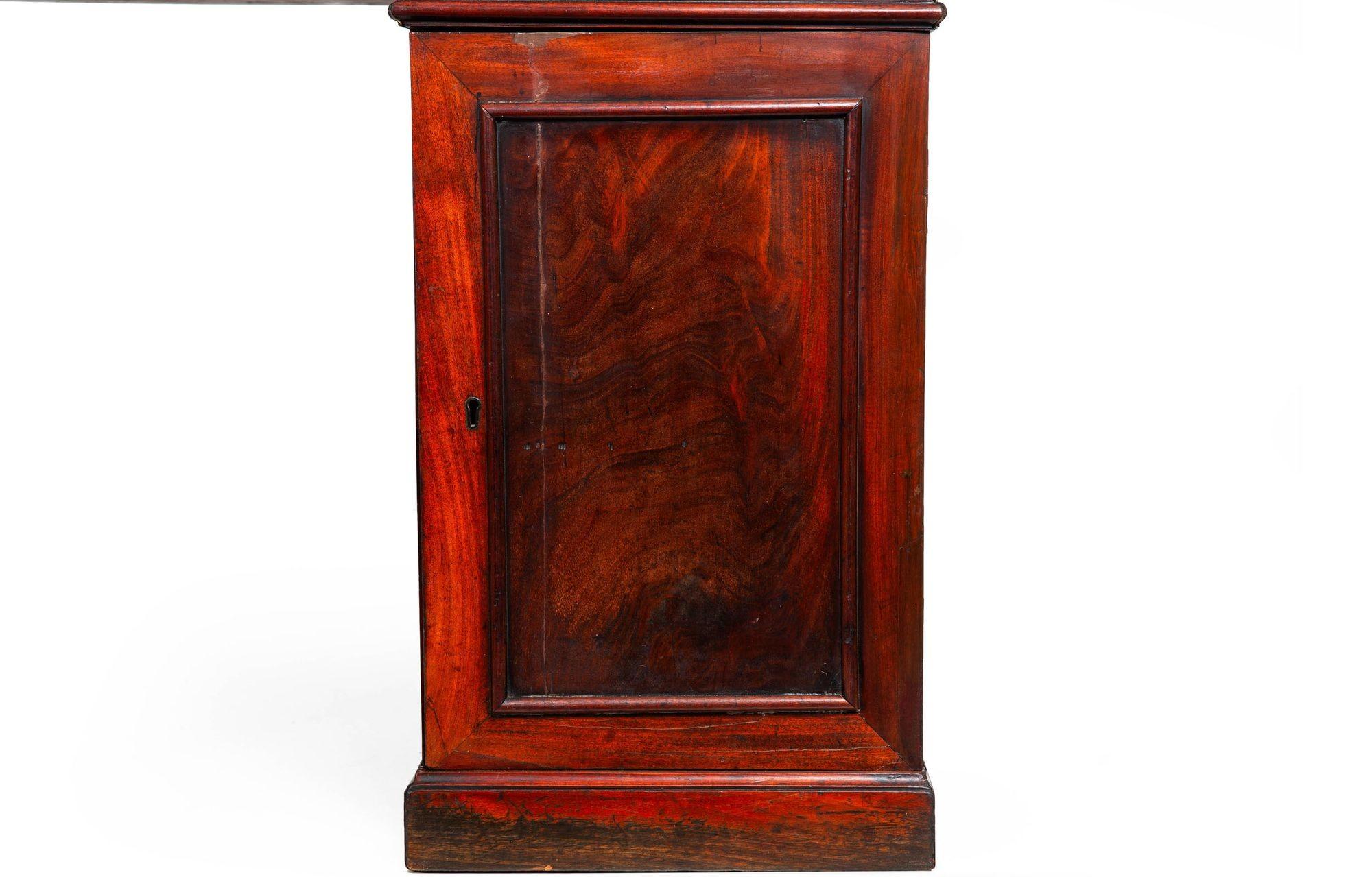 English George III Mahogany & Leather Pedestal “Rent” Writing Desk ca. 1800 For Sale 4