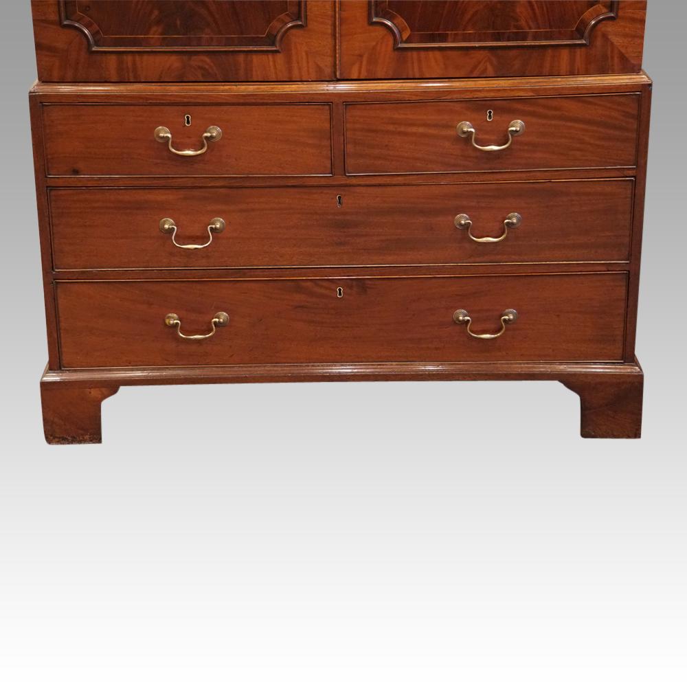 George III mahogany linen press
This George III mahogany linen press was made circa 1800
This George III mahogany linen press is made in 2 parts, thus making it easy to transport in and around your home.
The top cupboard section has a pair of