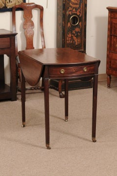 English George III Mahogany Pembroke Table in Mahogany with 1 Drawer