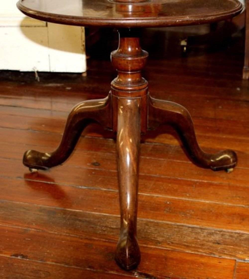 Hand-Carved English George III Mahogany Queen Anne Style Circular Revolving Dumb Waiter For Sale