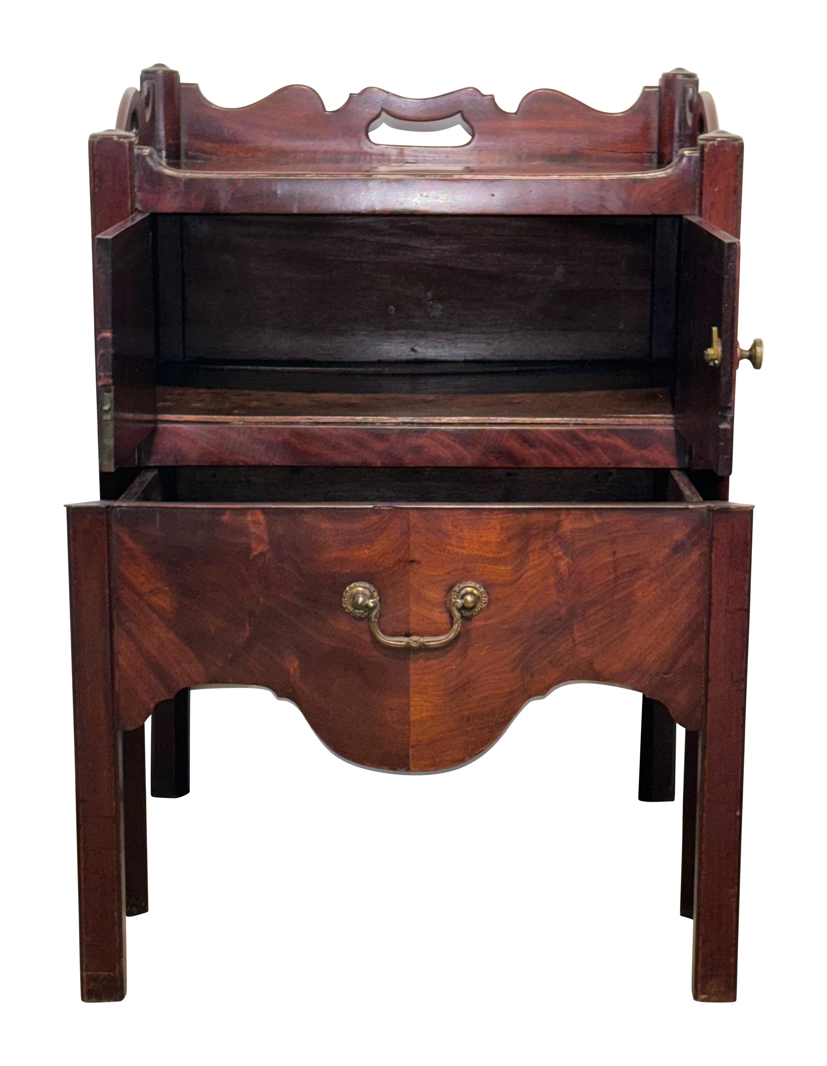 XIXe siècle Table d'appoint en acajou de George III, Circa 1810 en vente