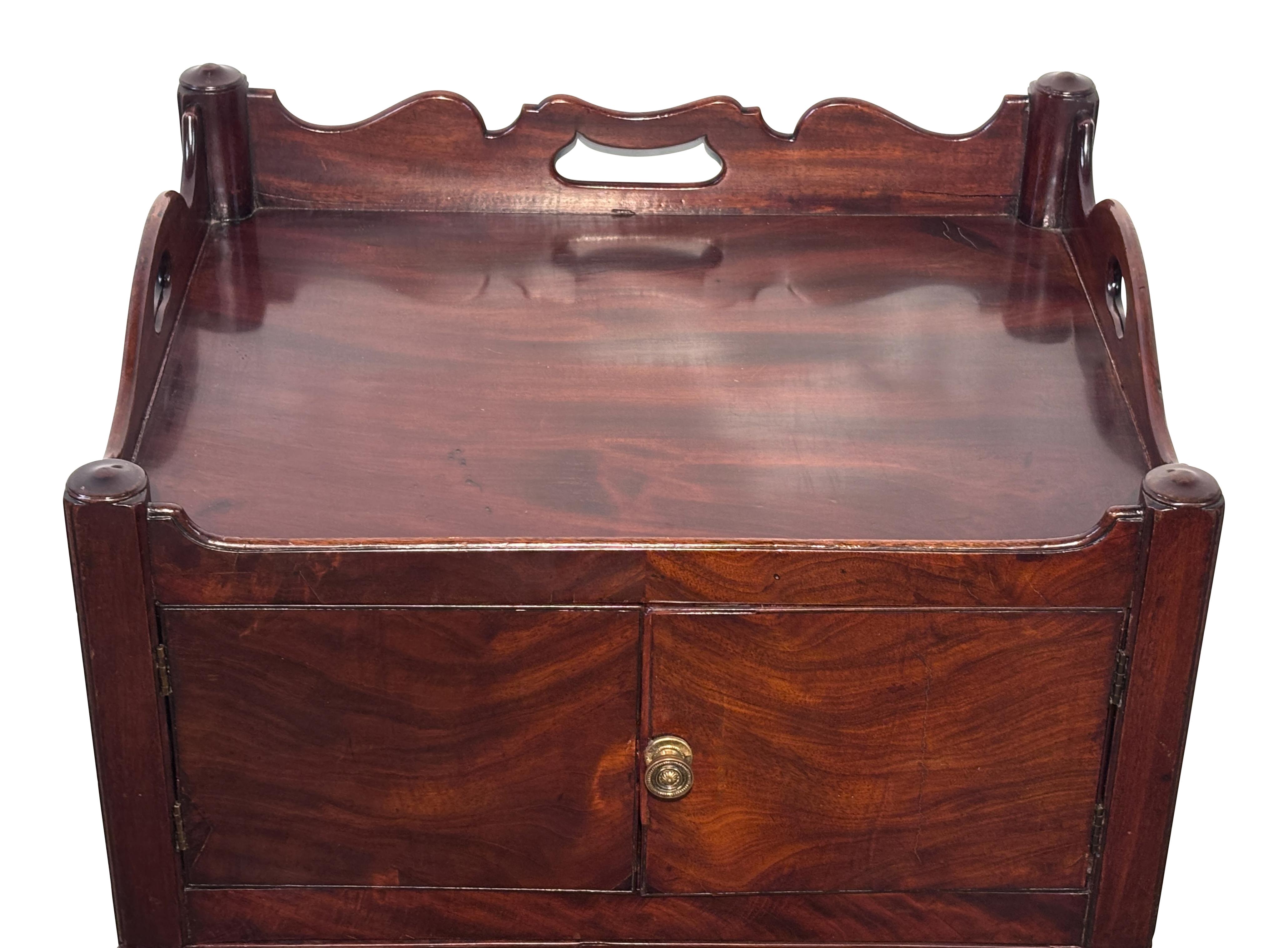 Acajou Table d'appoint en acajou de George III, Circa 1810 en vente