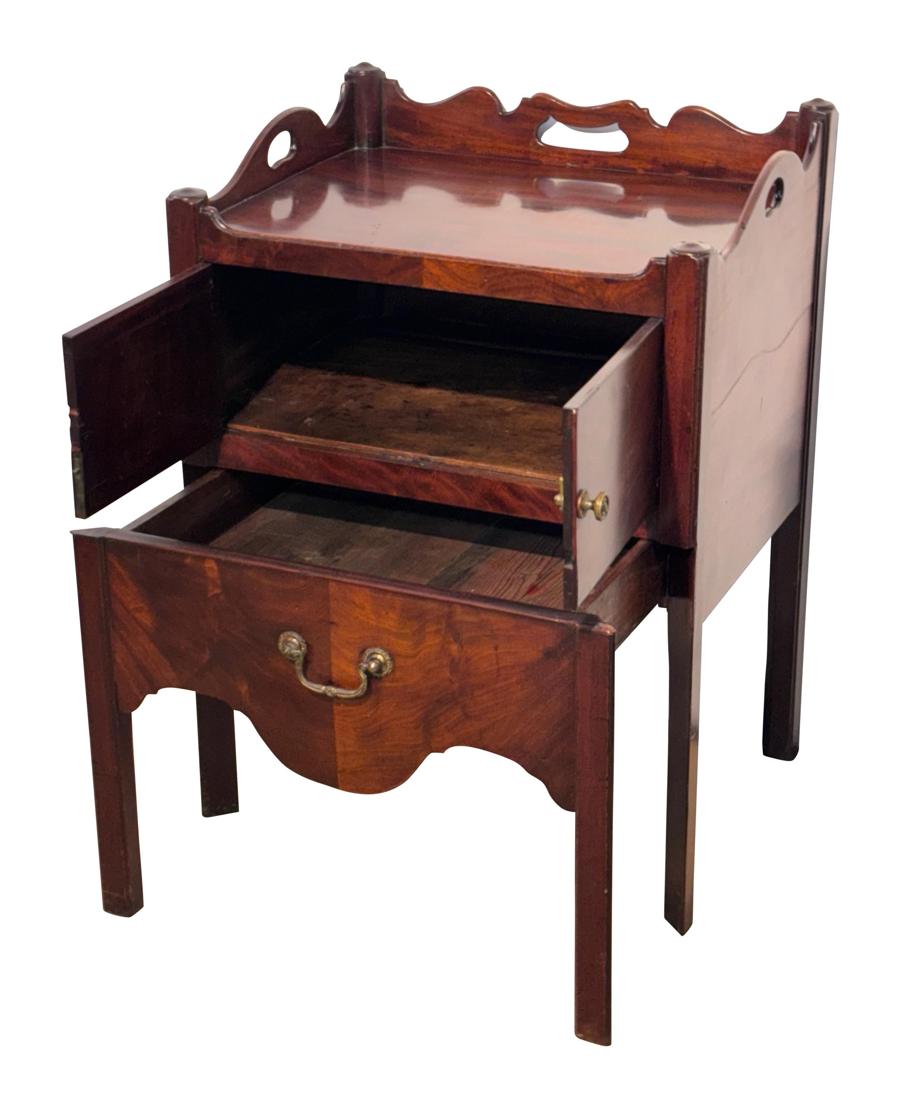 Table d'appoint en acajou de George III, Circa 1810 en vente 1