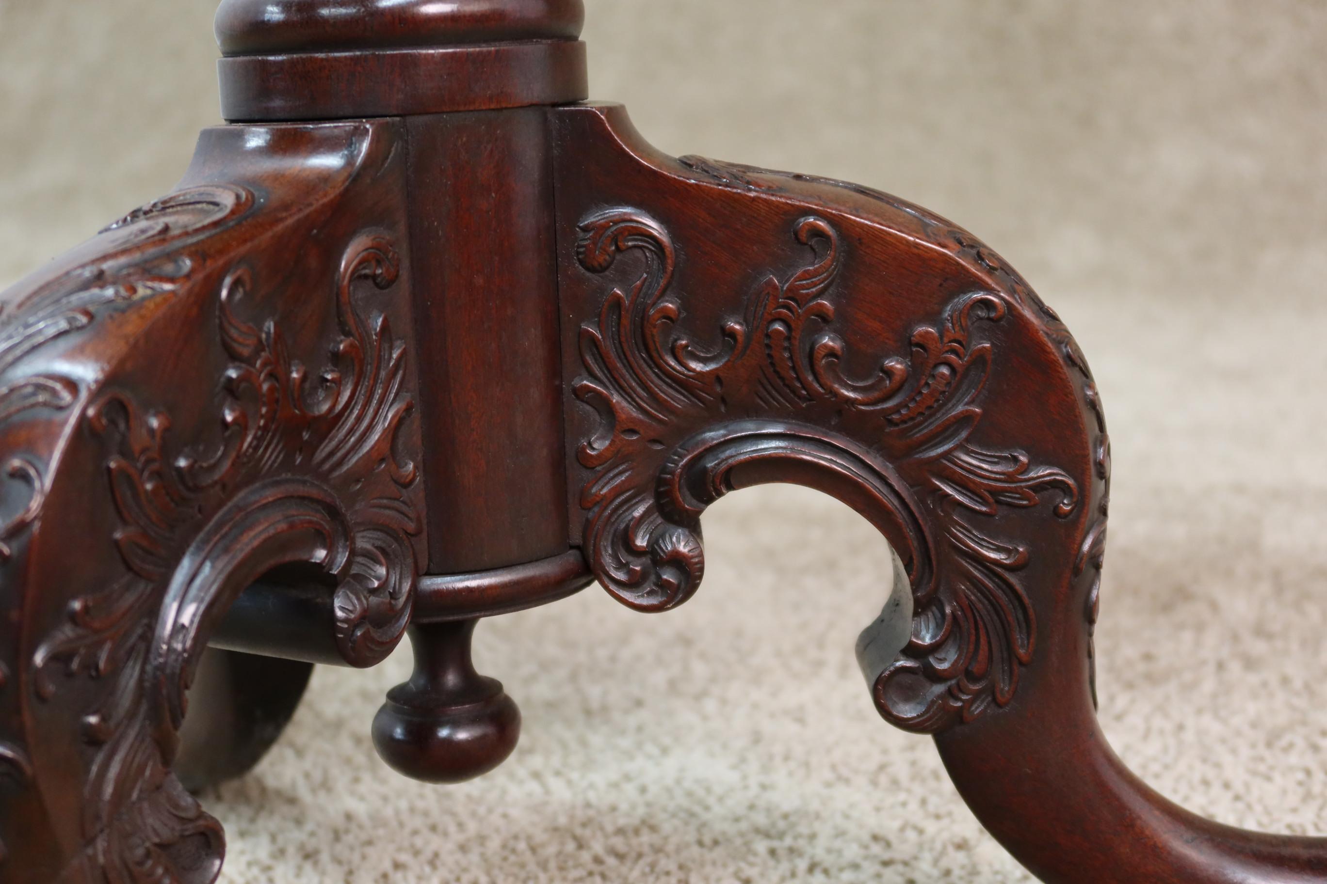 English George III Mahogany Tilt-Top Tea Table with Well-Carved Base, circa 1780 For Sale 5