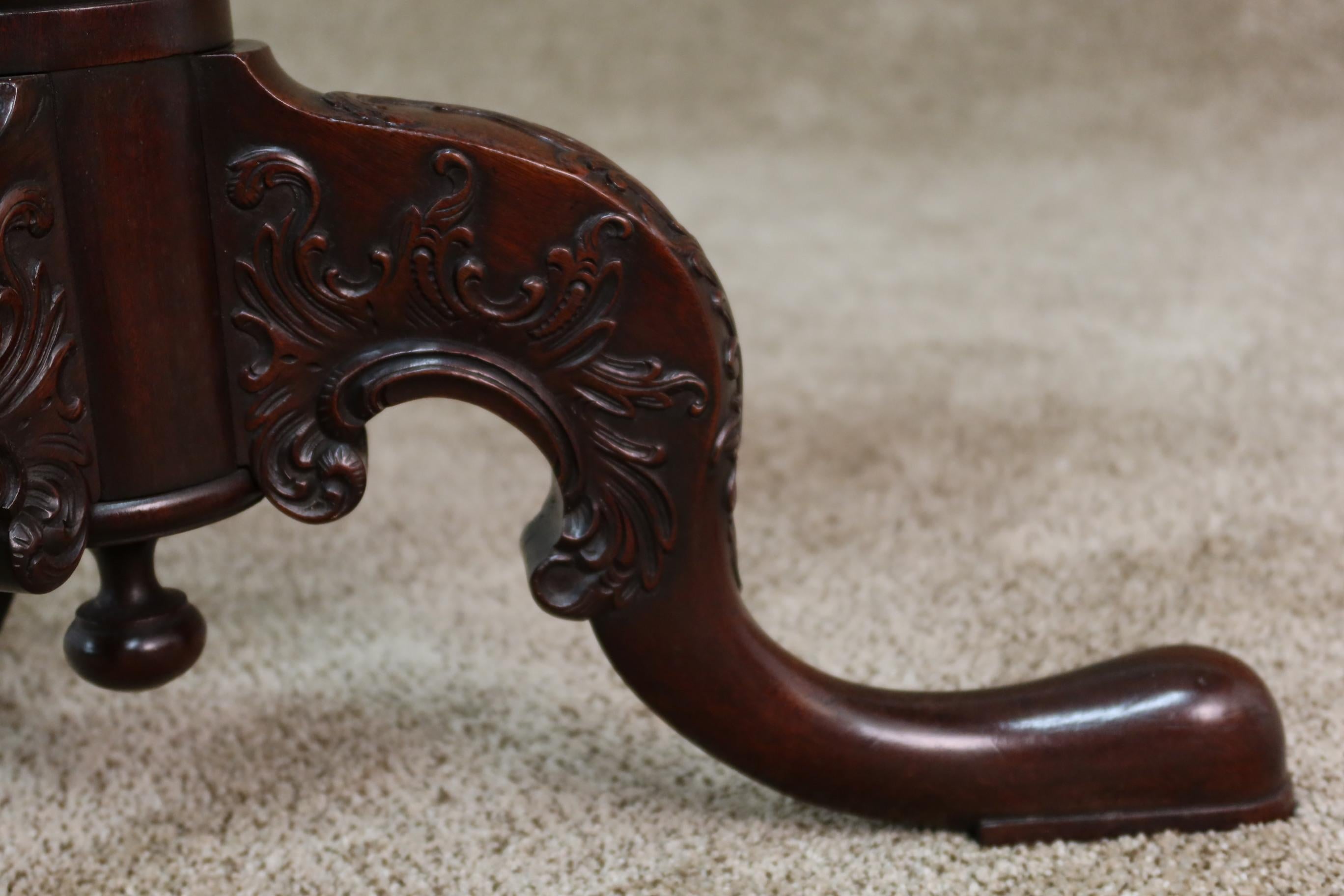 English George III Mahogany Tilt-Top Tea Table with Well-Carved Base, circa 1780 For Sale 6
