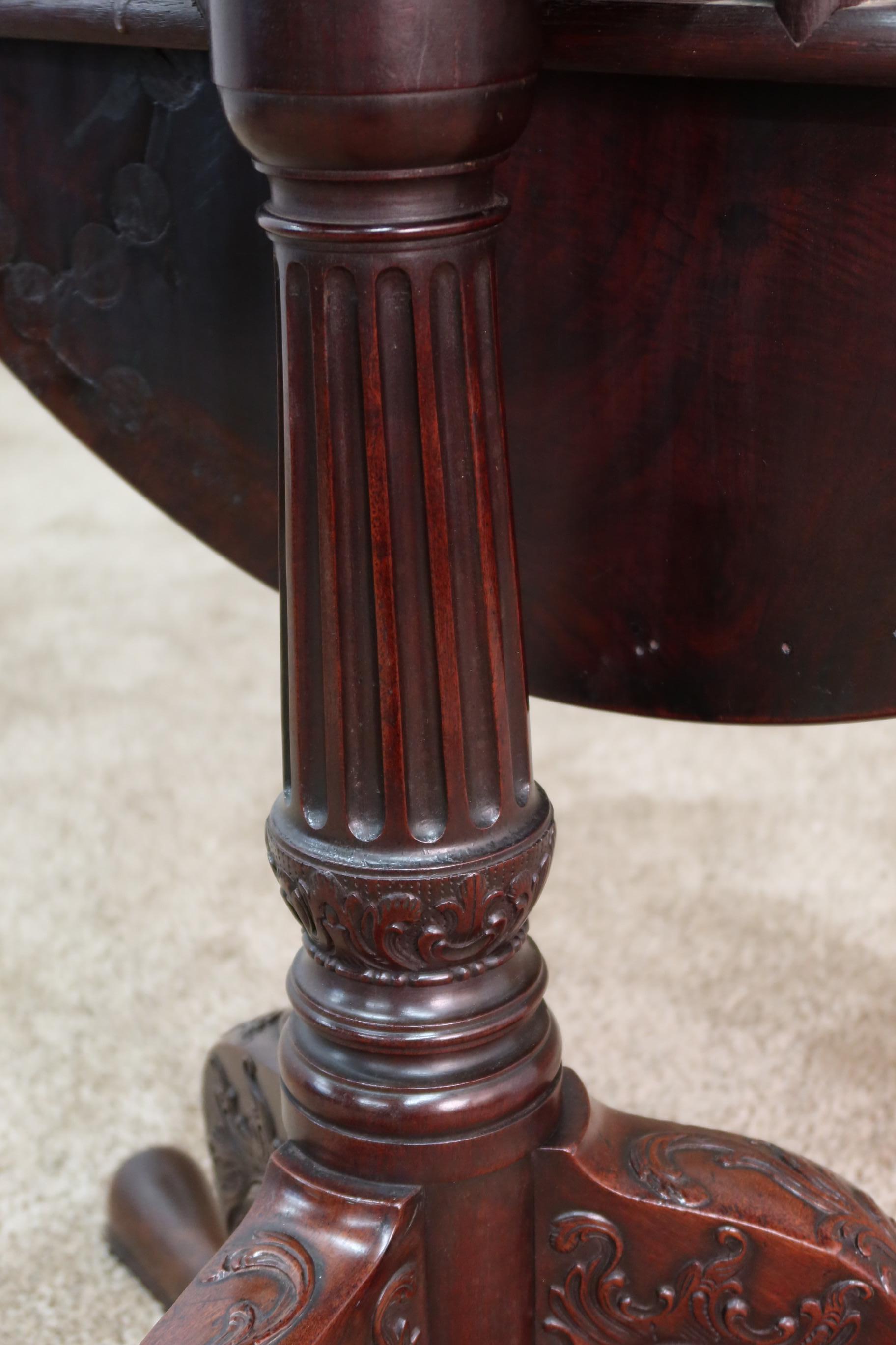 English George III Mahogany Tilt-Top Tea Table with Well-Carved Base, circa 1780 For Sale 7