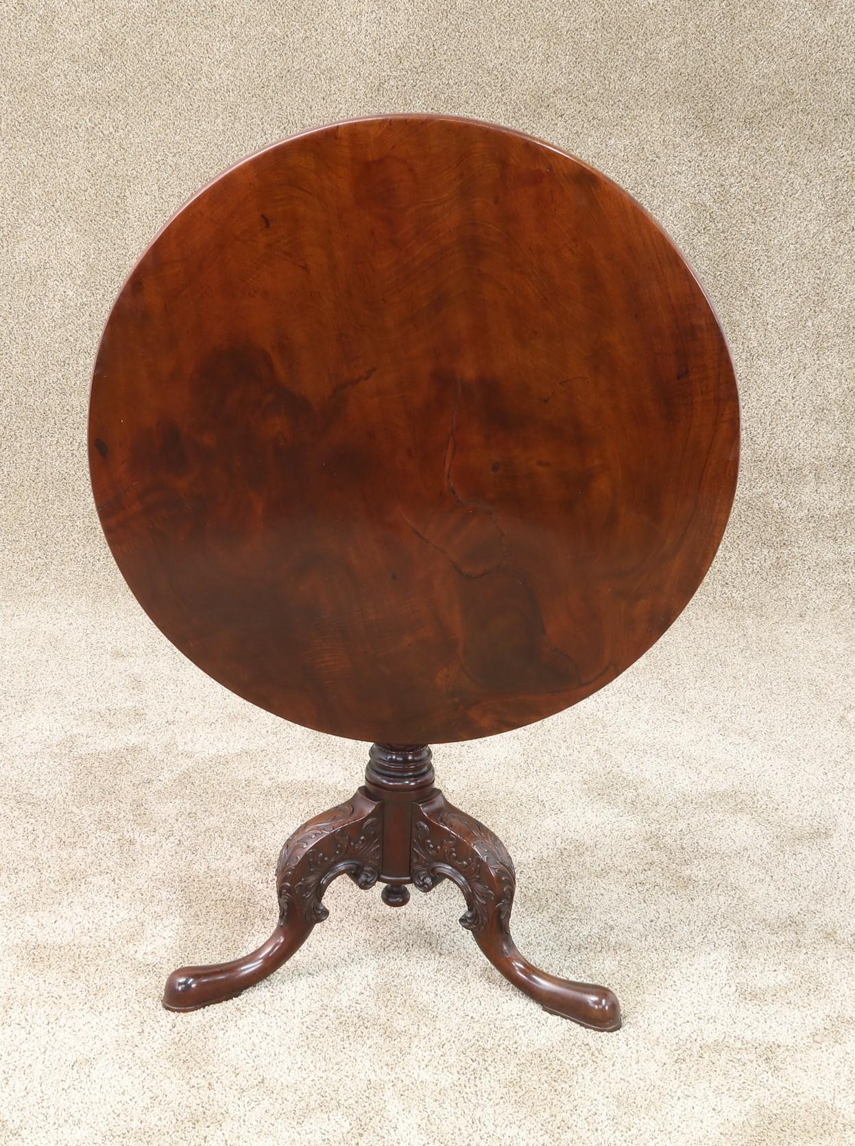 English George III Mahogany Tilt-Top Tea Table with Well-Carved Base, circa 1780 For Sale 3