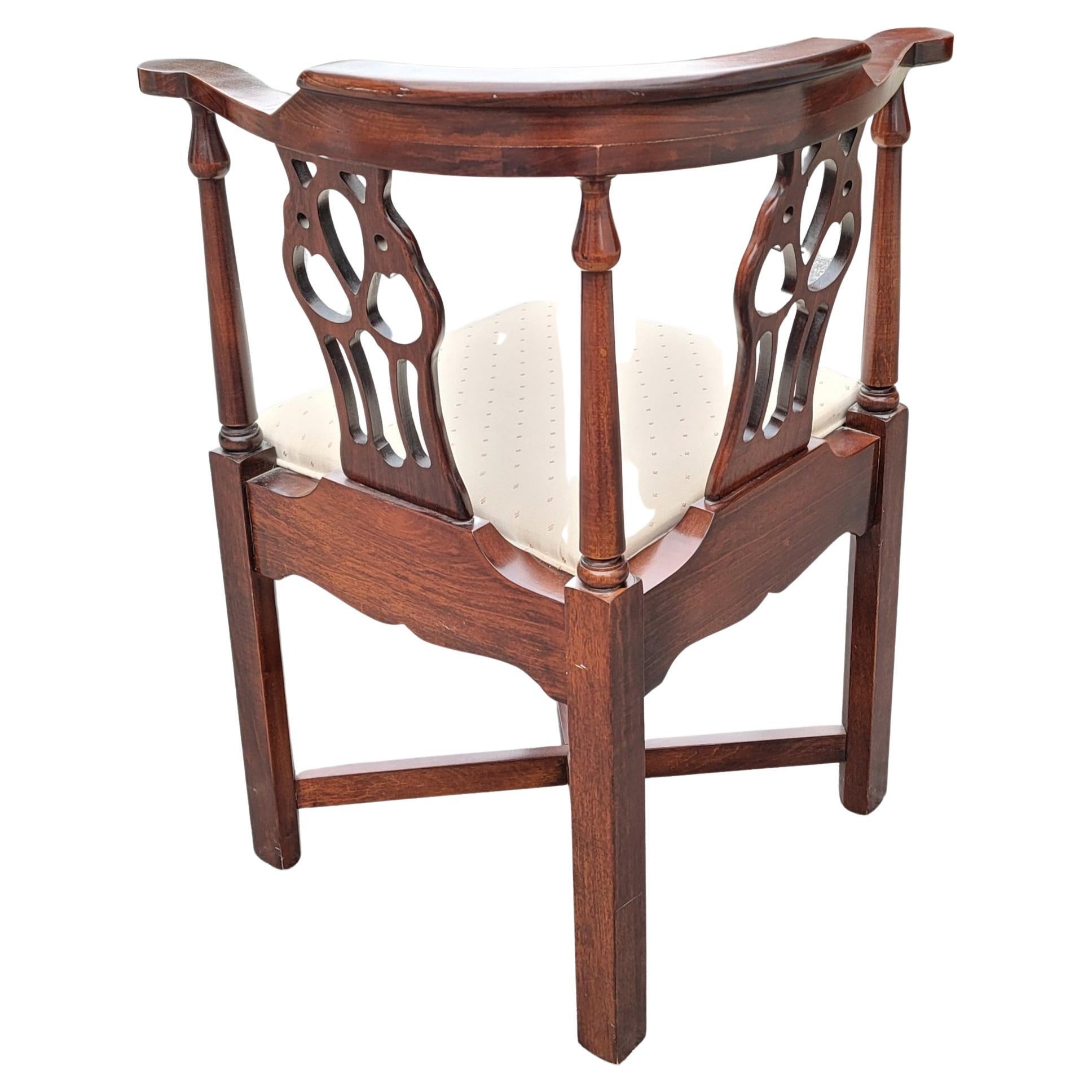 English George III Mahogany Upholstered Corner Chair In Good Condition For Sale In Germantown, MD