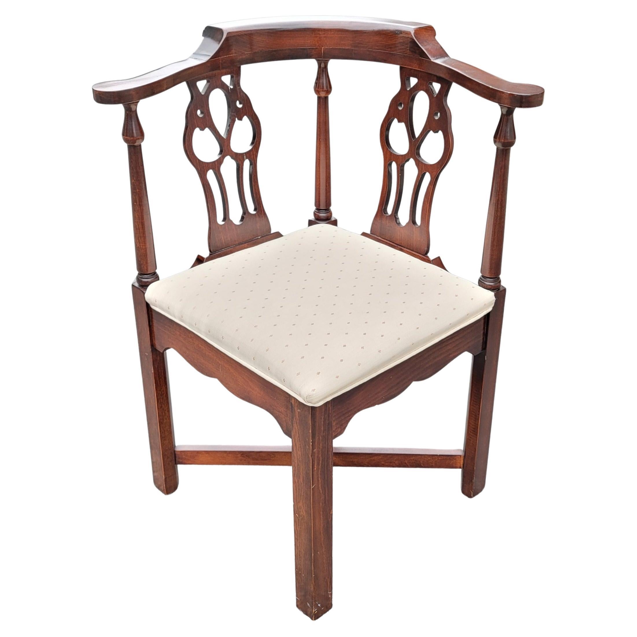 20th Century English George III Mahogany Upholstered Corner Chair For Sale