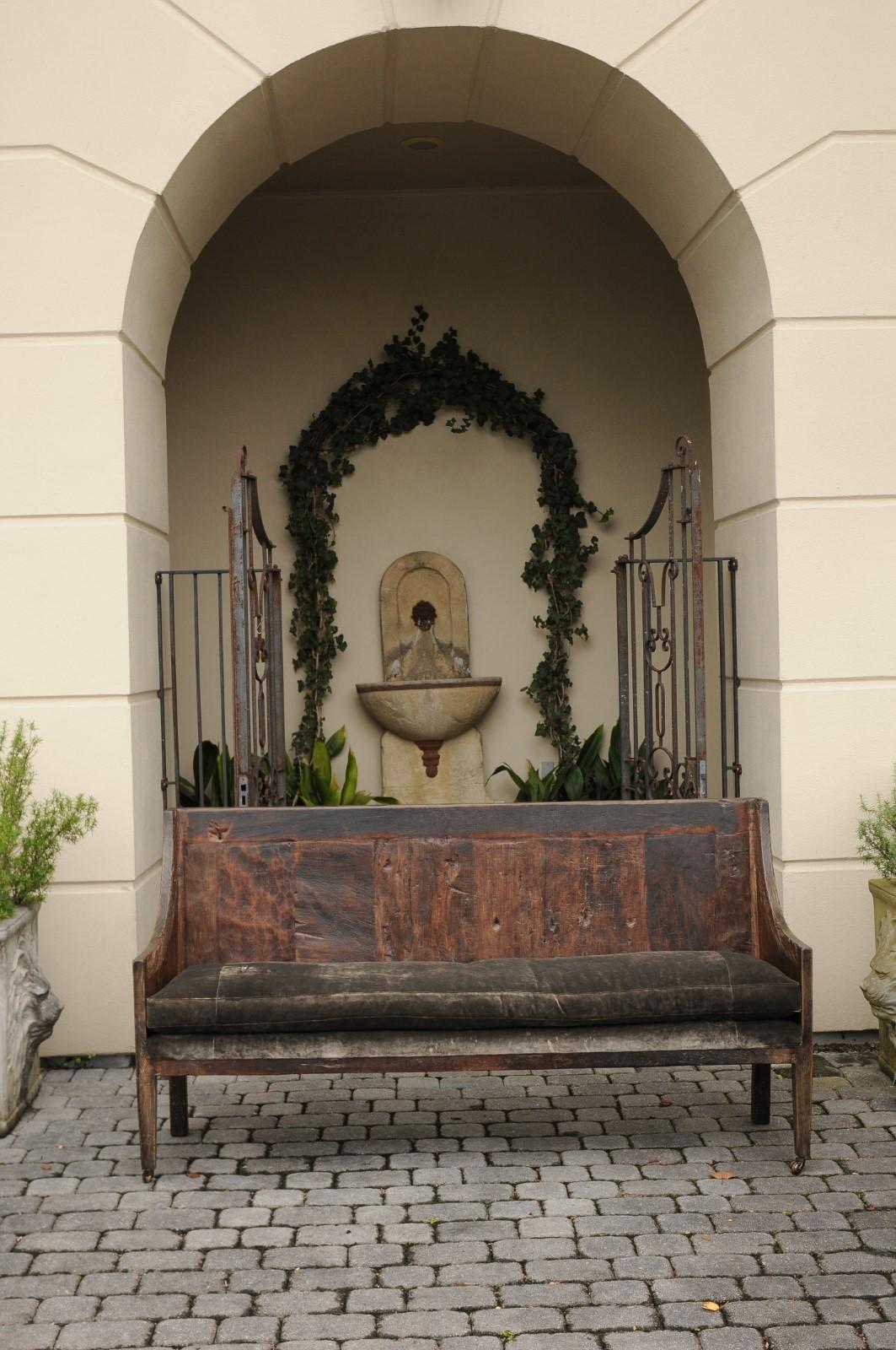 English George III Period Chestnut Bench circa 1780 with Upholstery and Casters In Good Condition In Atlanta, GA