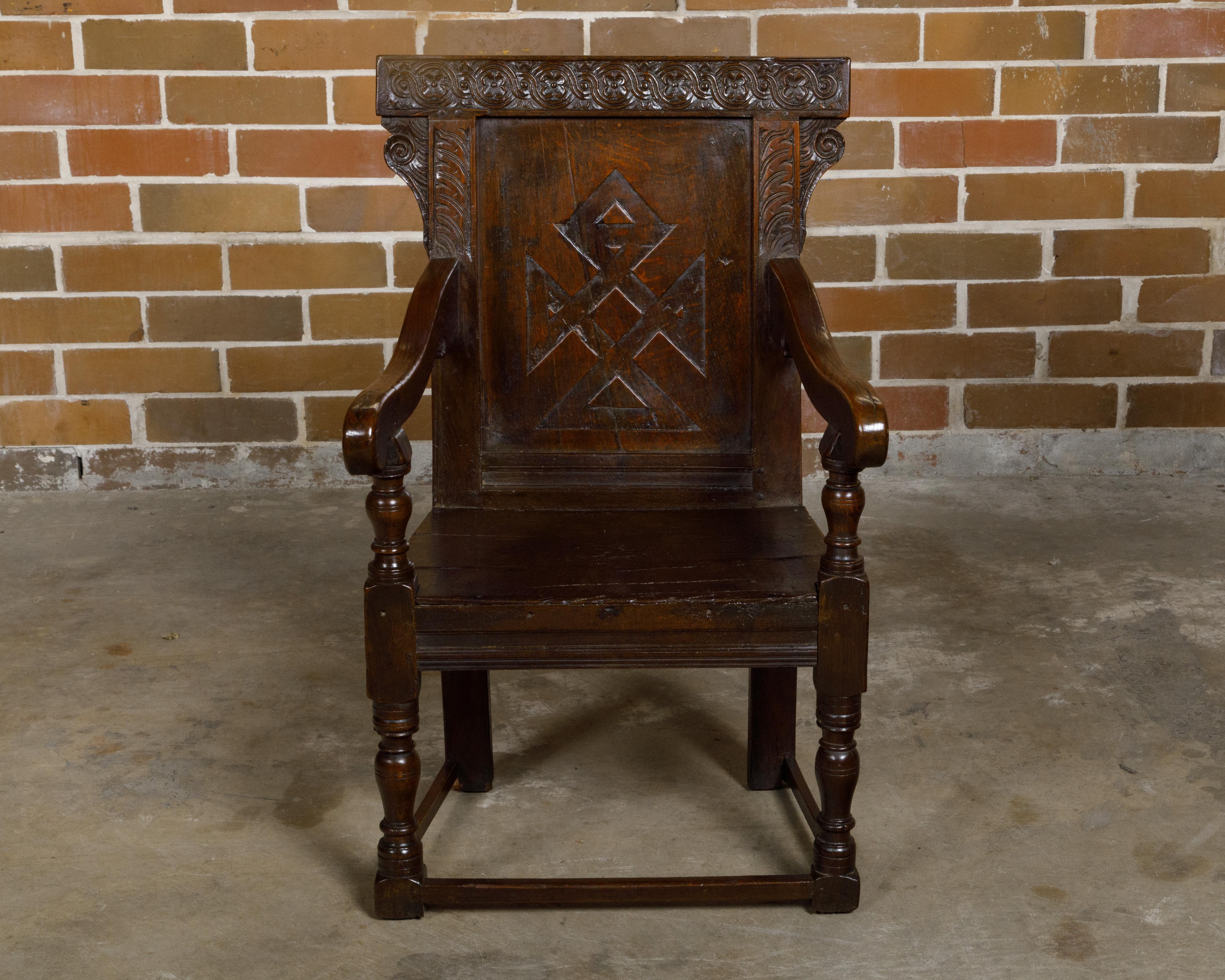 Fauteuil en chêne à dossier sculpté de la période George III au début du XVIIIe siècle en vente 6