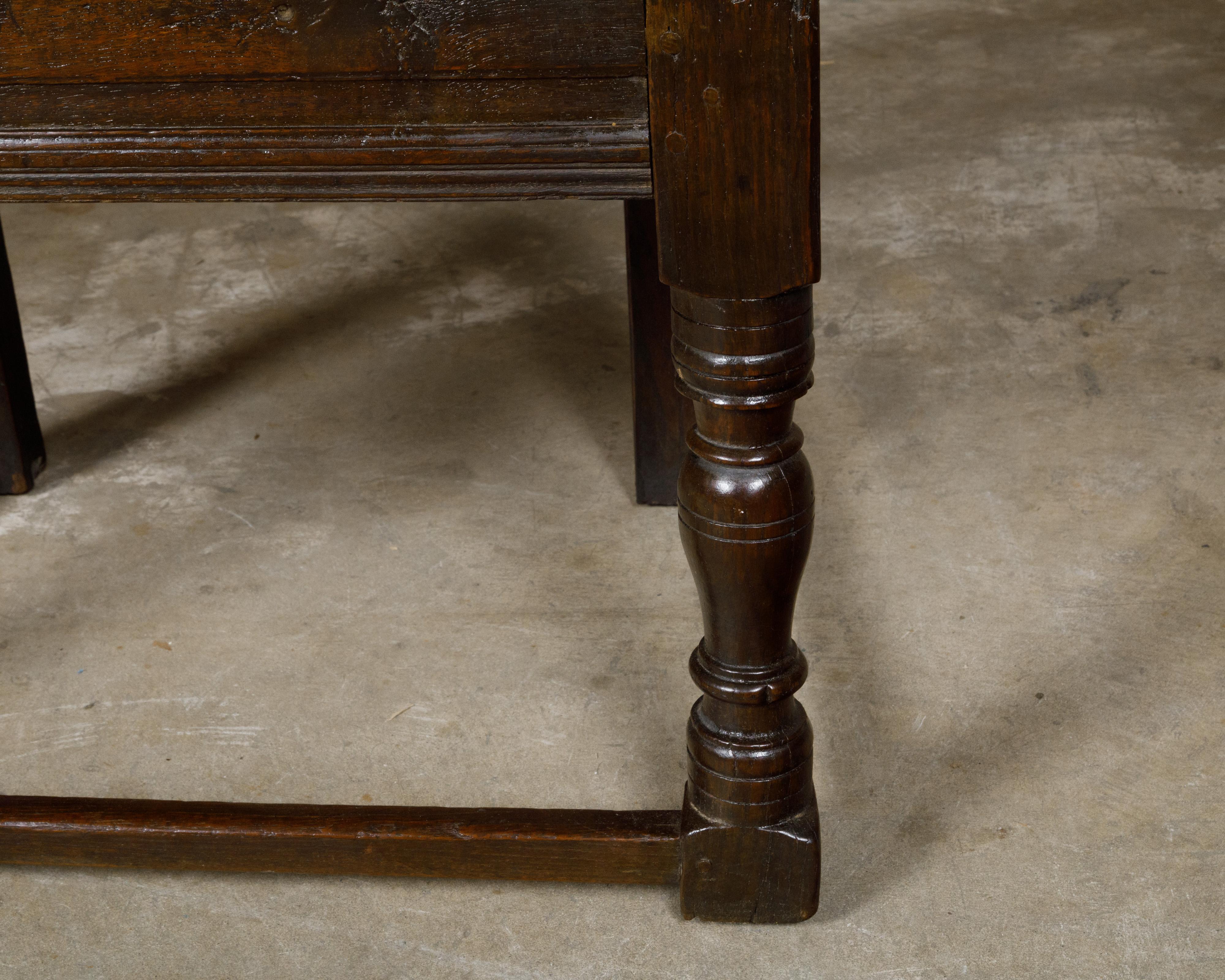 Fauteuil en chêne à dossier sculpté de la période George III au début du XVIIIe siècle en vente 1