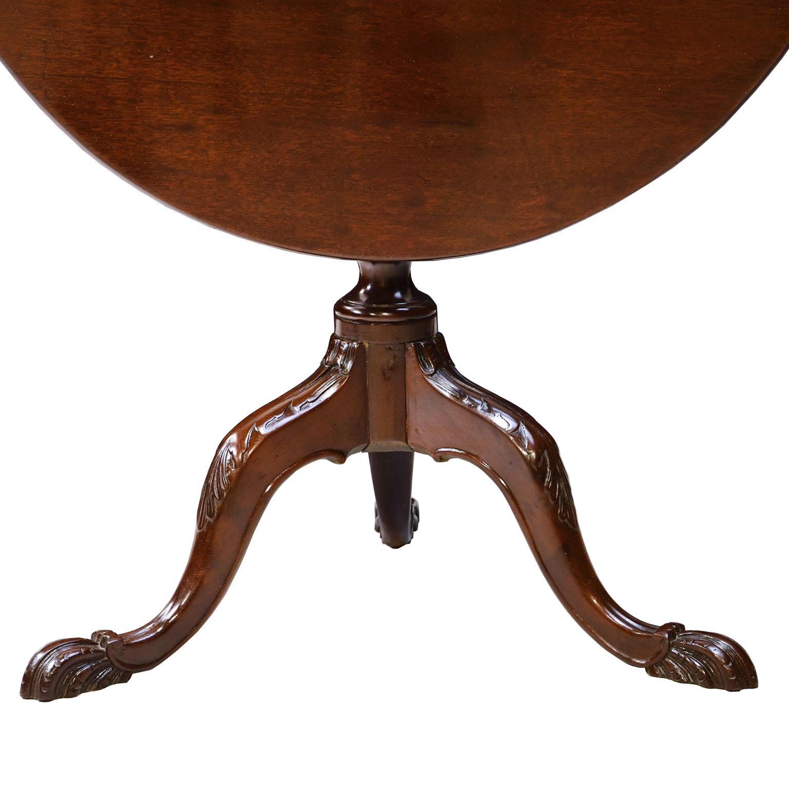 English George III Round Tilt-Top, Tripod Tea Table in Mahogany, circa 1780 5