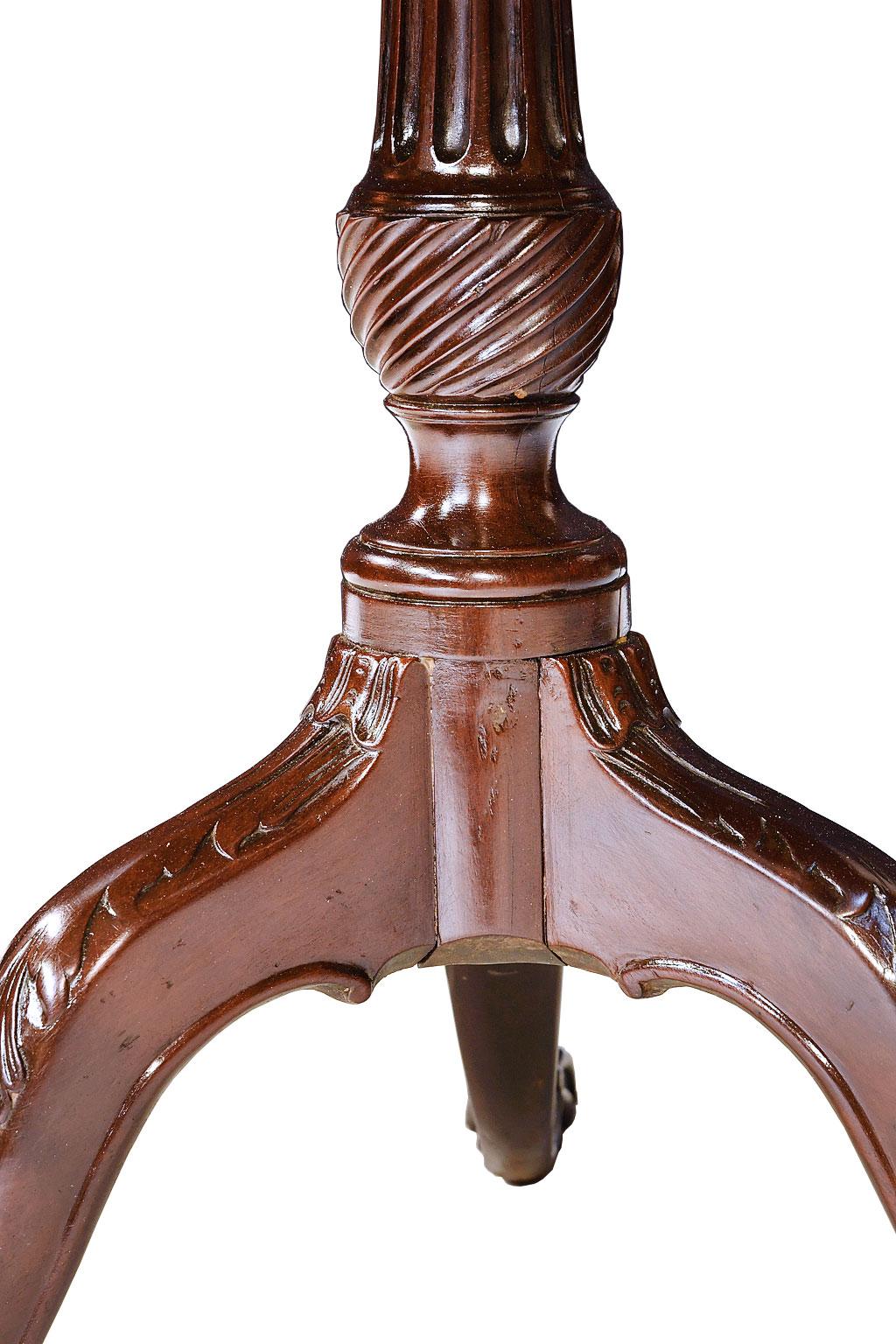 English George III Round Tilt-Top, Tripod Tea Table in Mahogany, circa 1780 6