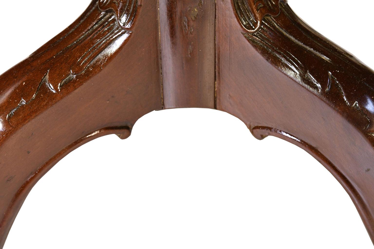 English George III Round Tilt-Top, Tripod Tea Table in Mahogany, circa 1780 2