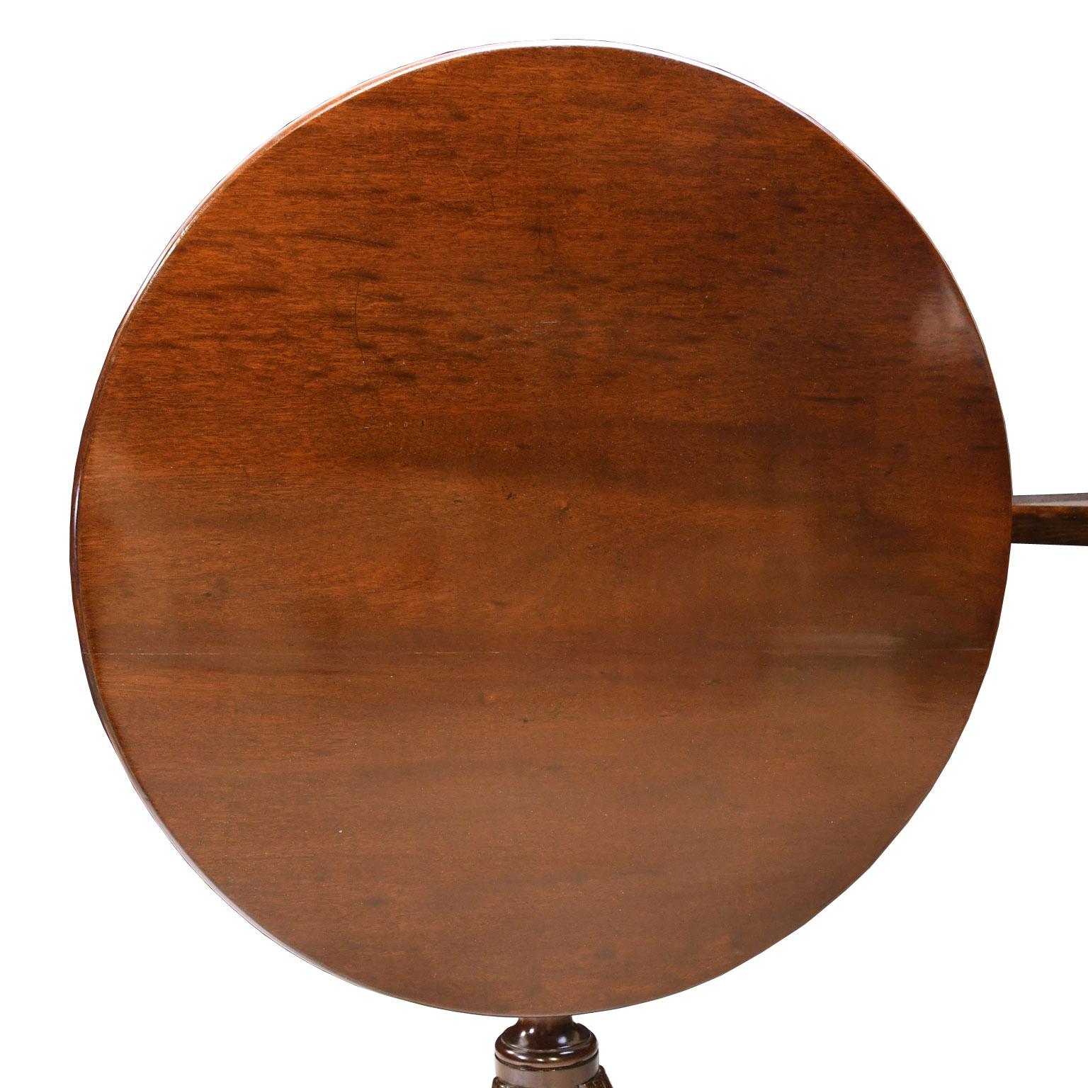 English George III Round Tilt-Top, Tripod Tea Table in Mahogany, circa 1780 3