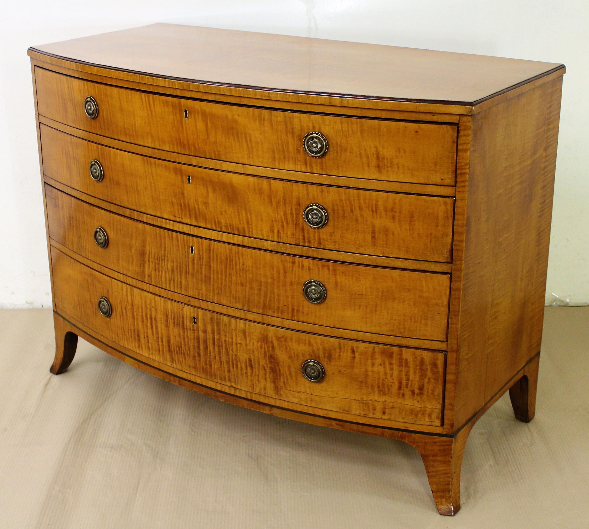 English George III Satinwood Bow Fronted Chest Commode, circa 1790 3