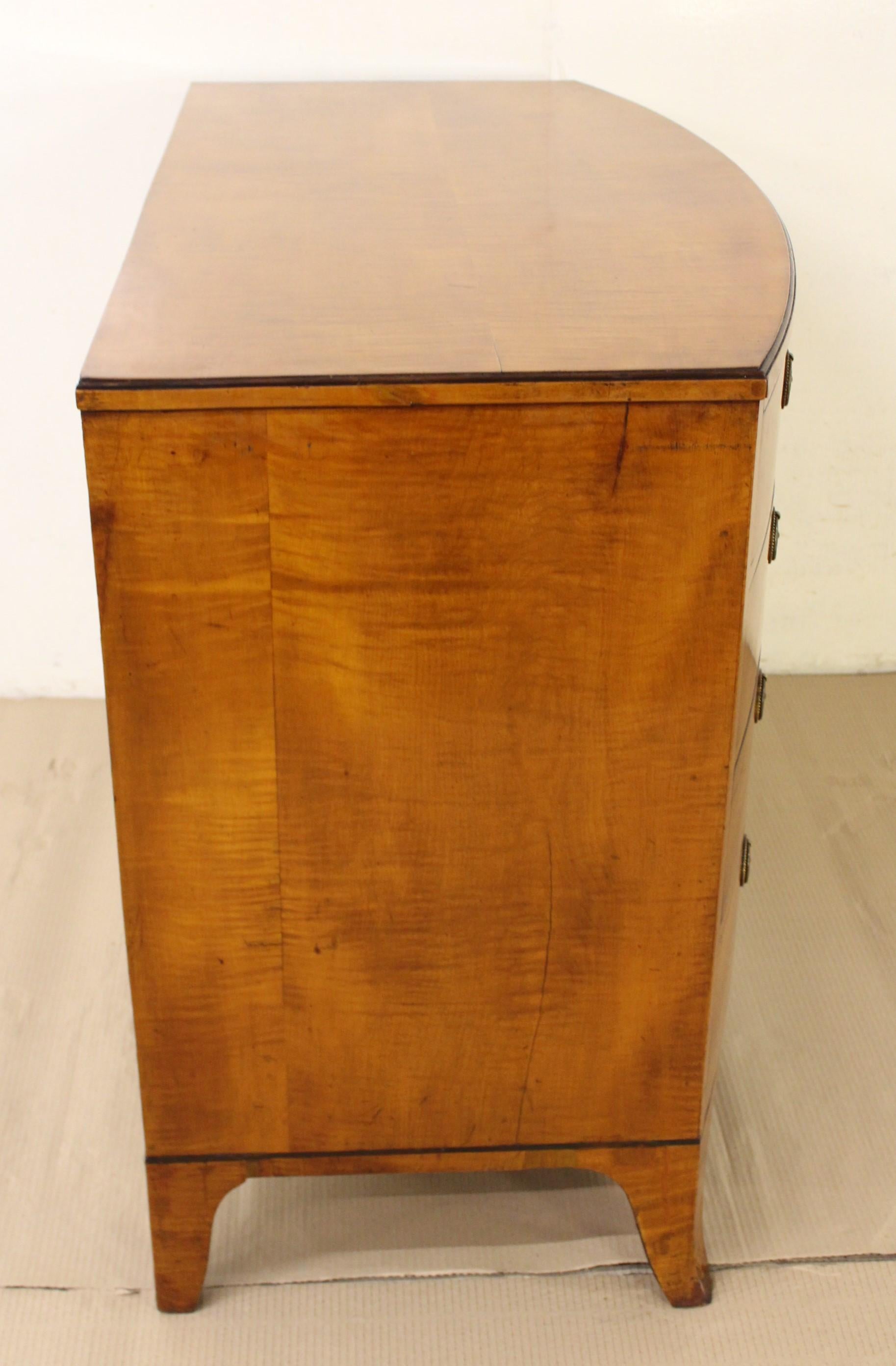 English George III Satinwood Bow Fronted Chest Commode, circa 1790 10