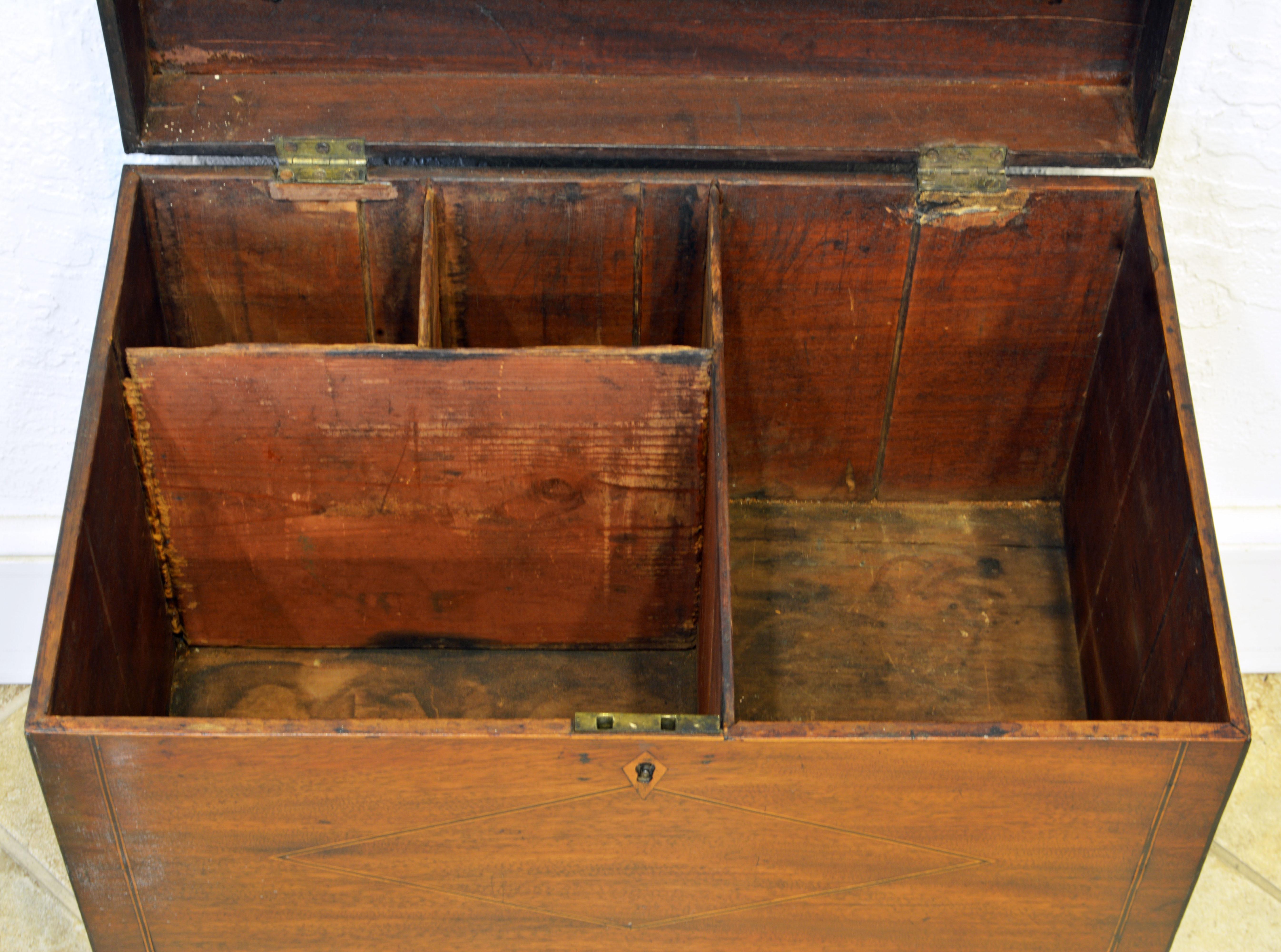 English George III Satinwood Inlaid Mahogany Cellarette, circa 1820 3