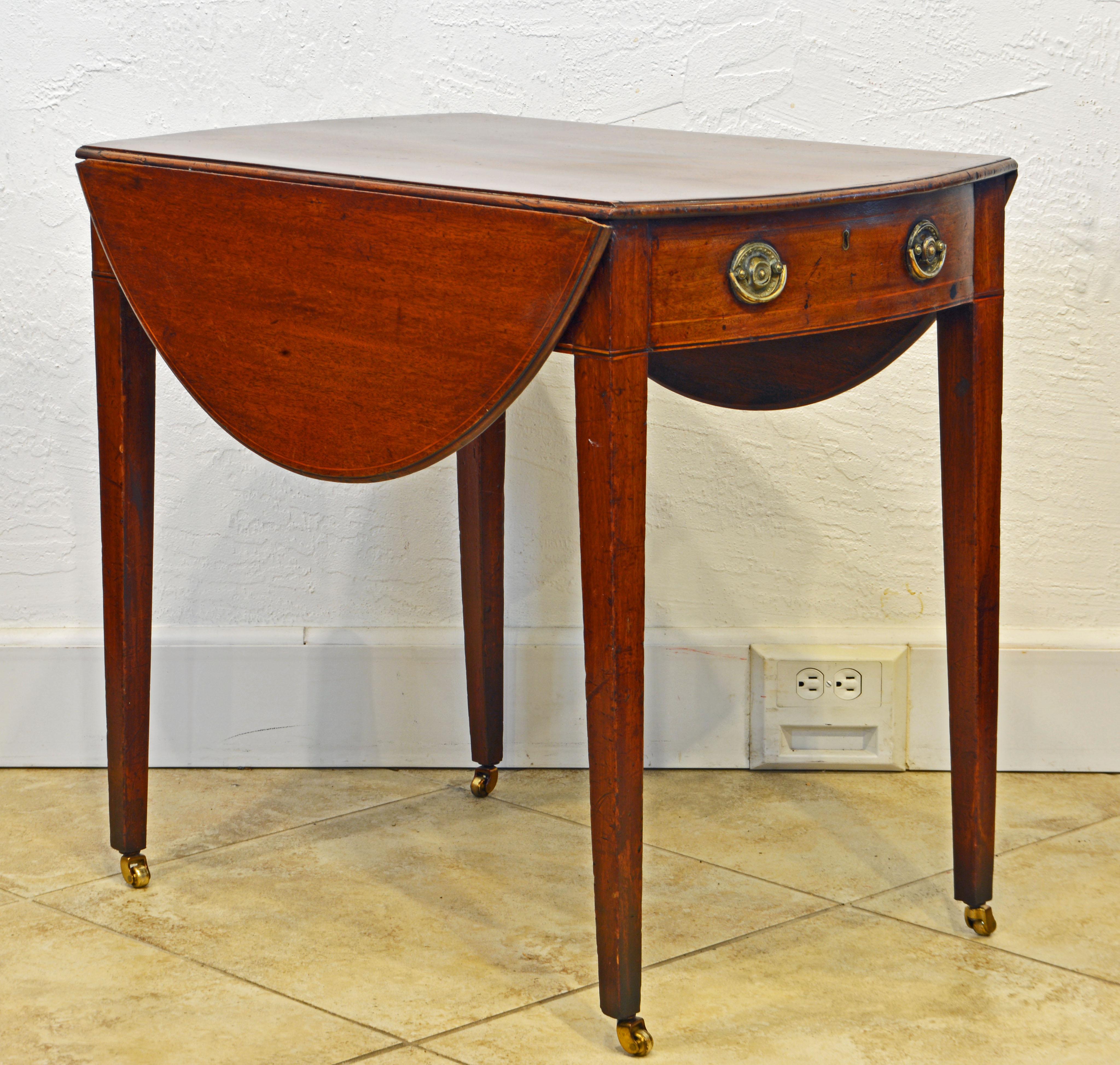 English George III String Inlaid Mahogany Oval One-Drawer Pembroke Table, circa 1820